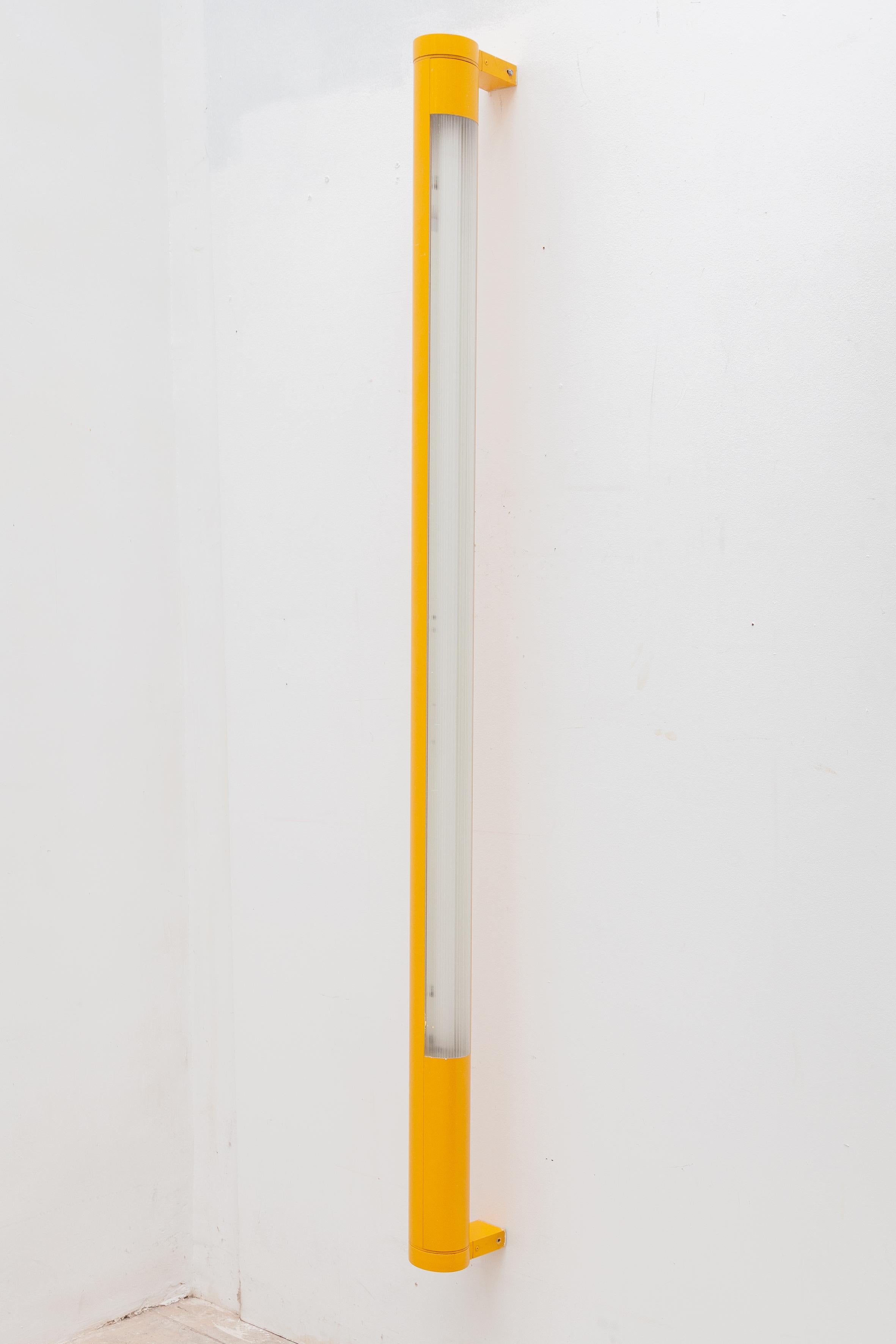 Yellow Metal and Fluorescent Tube Wall Lamp, 1970s, Germany In Good Condition For Sale In Antwerp, BE