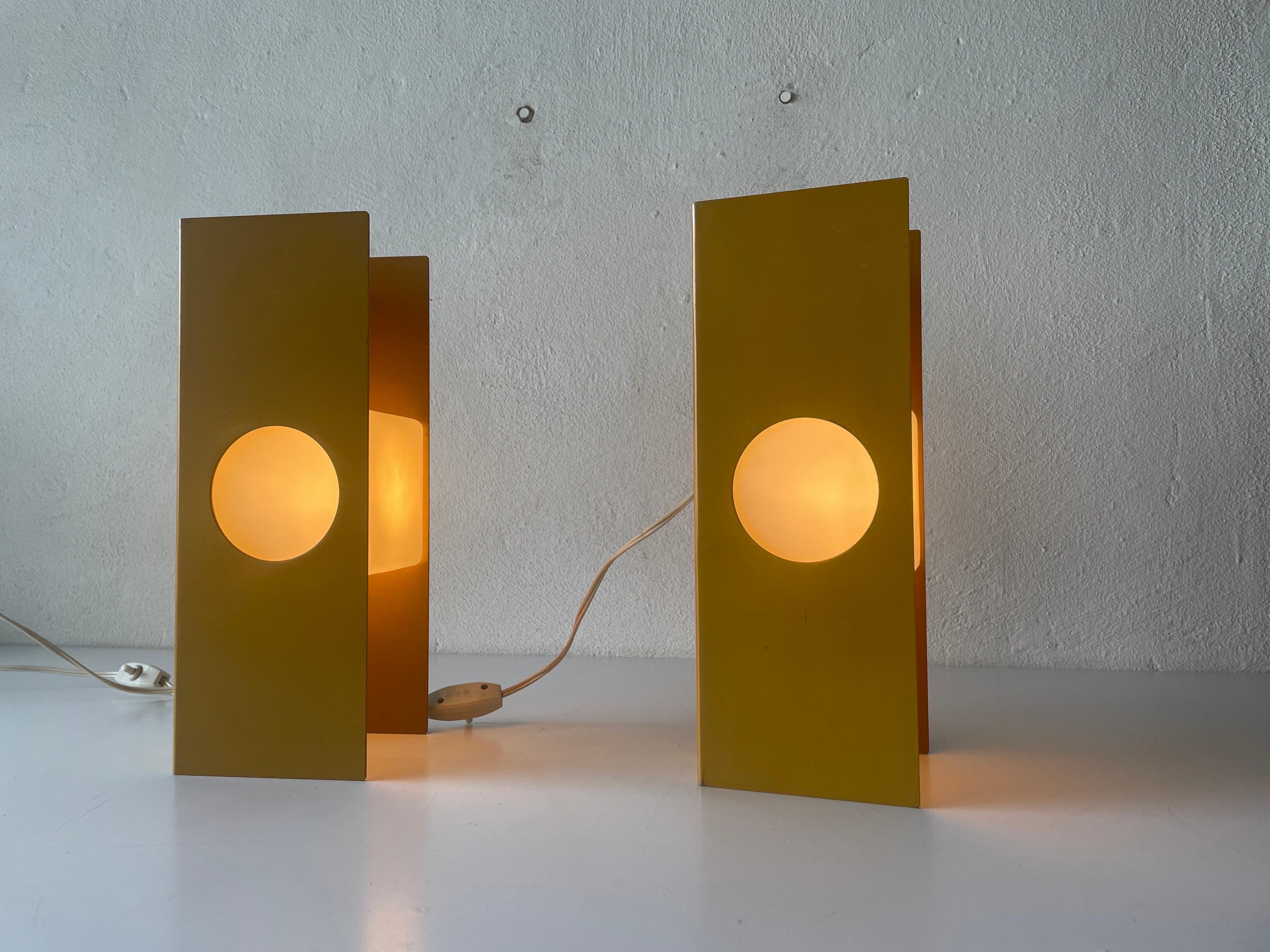 Yellow Metal Cube Glass Space Age Pair of Table Lamps by Luci, 1970s, Italy For Sale 6