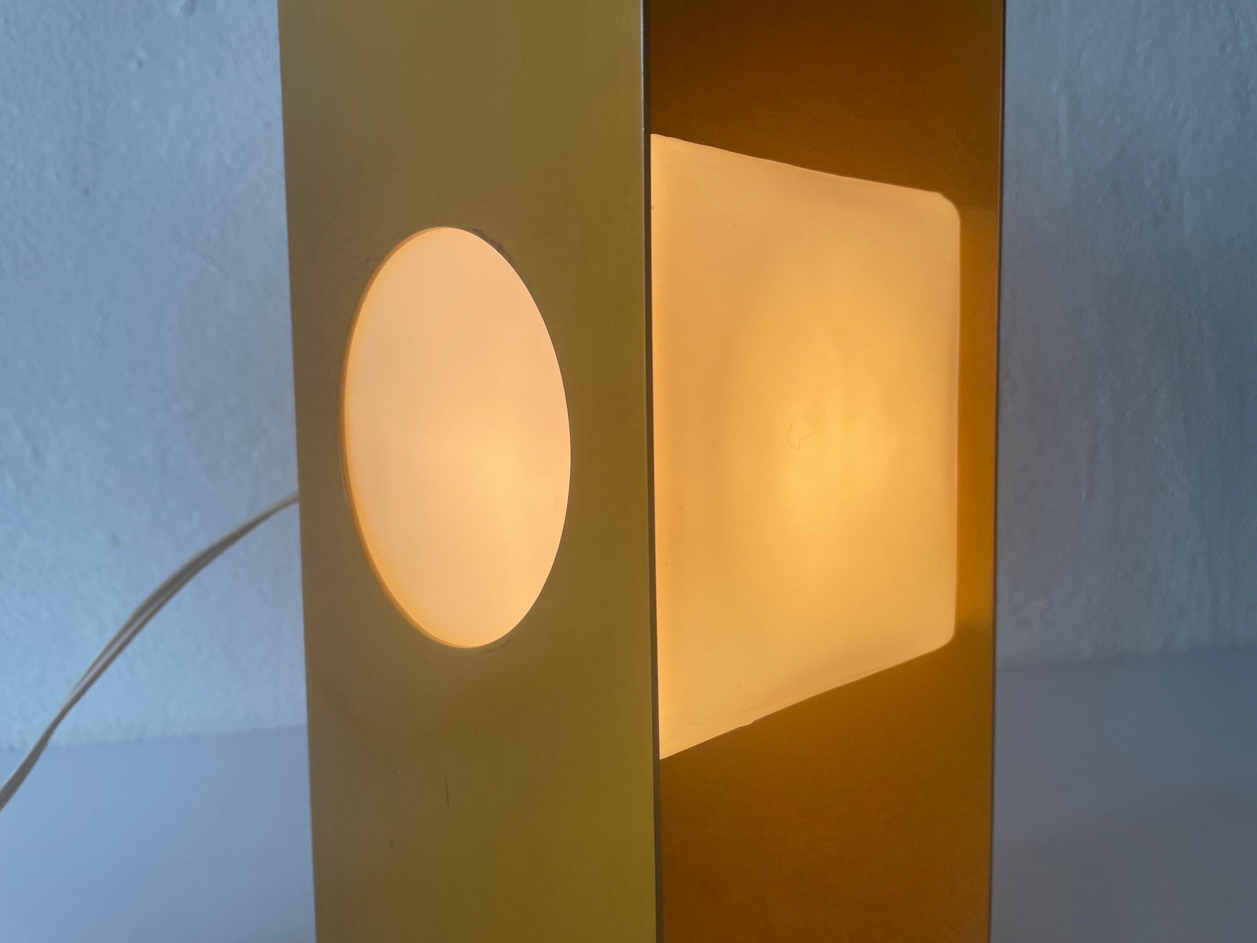 Yellow Metal Cube Glass Space Age Pair of Table Lamps by Luci, 1970s, Italy For Sale 8