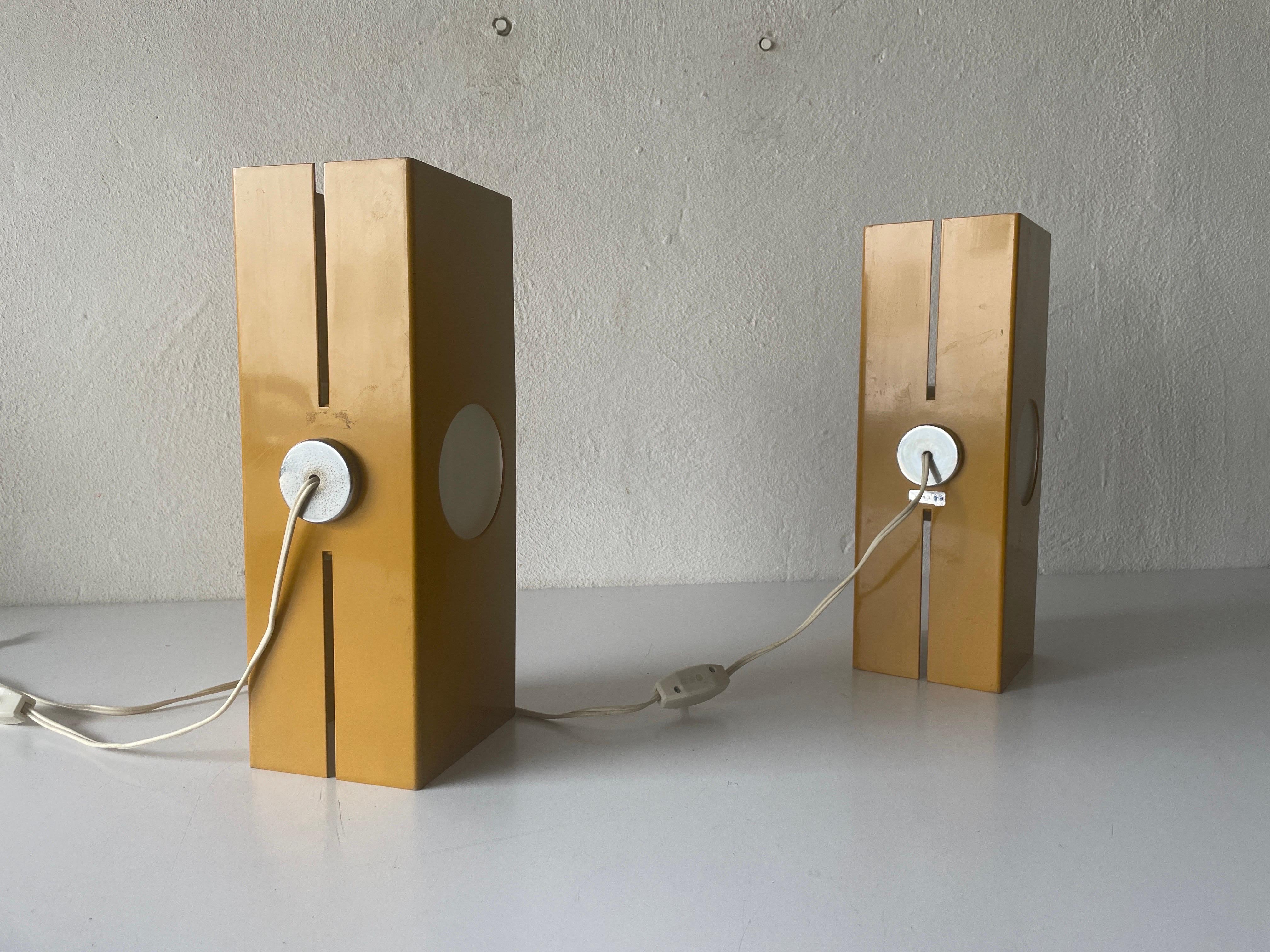Late 20th Century Yellow Metal Cube Glass Space Age Pair of Table Lamps by Luci, 1970s, Italy For Sale