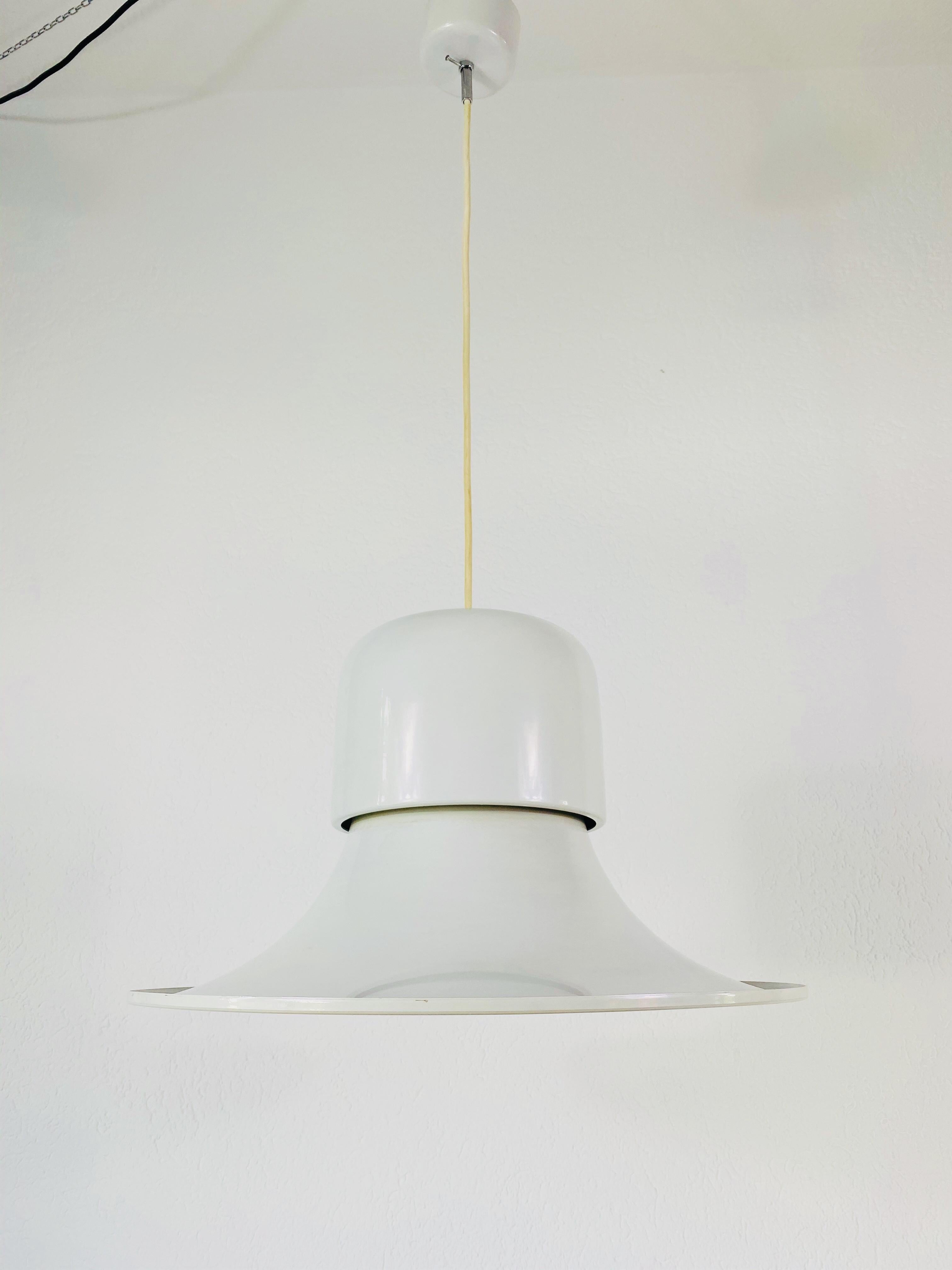 Mid-Century moderno Lampada a sospensione in metallo bianco di Joe Colombo Stile Stilnovo, Italia, anni '50 in vendita