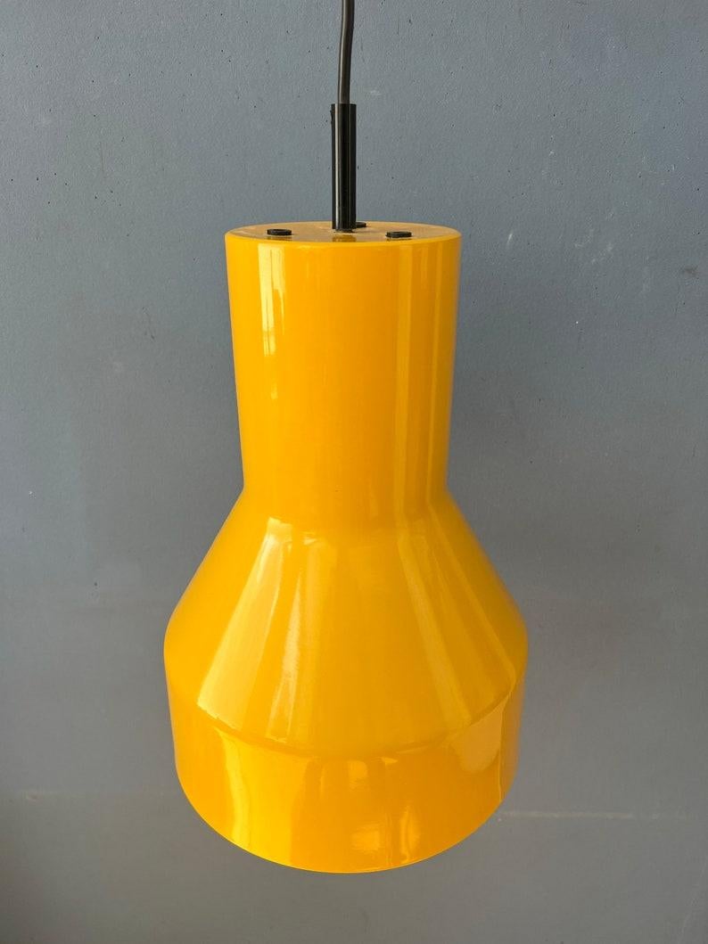 Ère spatiale Lampe suspendue de forme industrielle de l'ère spatiale, 1970 en vente