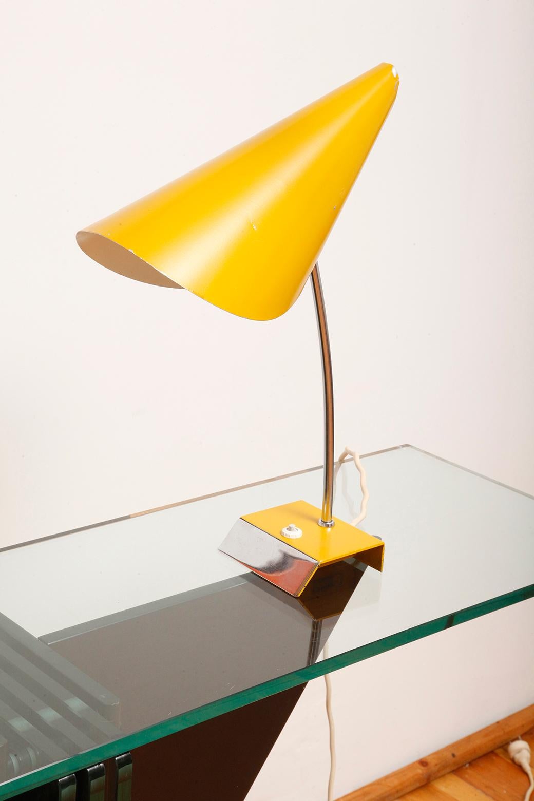 Varnished Yellow metal large desk lamp 
