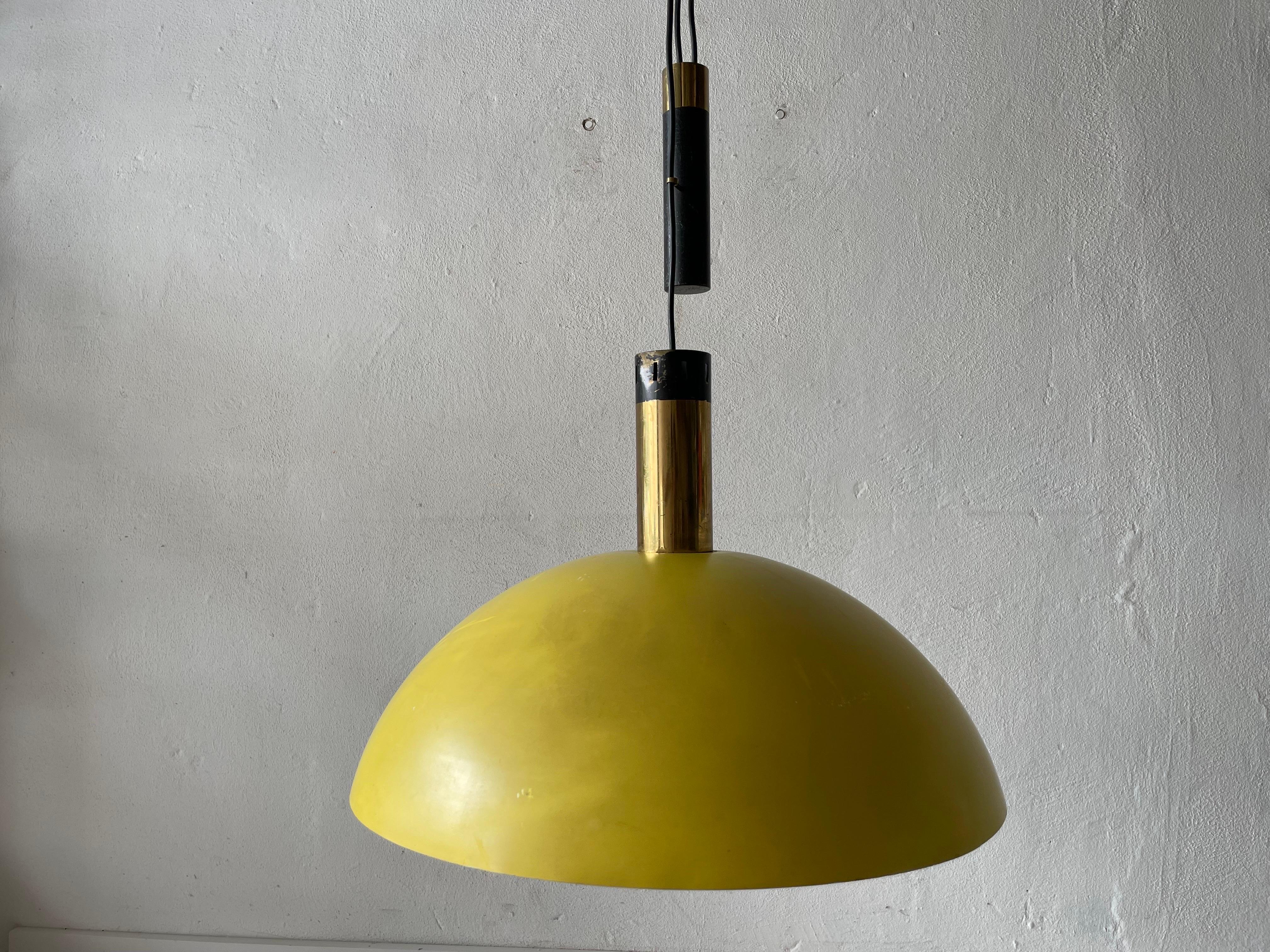 Yellow metal shade counterweight pendant lamp by Stilux, 1970s, ItalyWear 

Consistent with age and use.
Please see the pictures for the condition of the lamp.

This lamp works with E27 light bulb.

Measures: 
Height: 122 cm
Shade diameter
