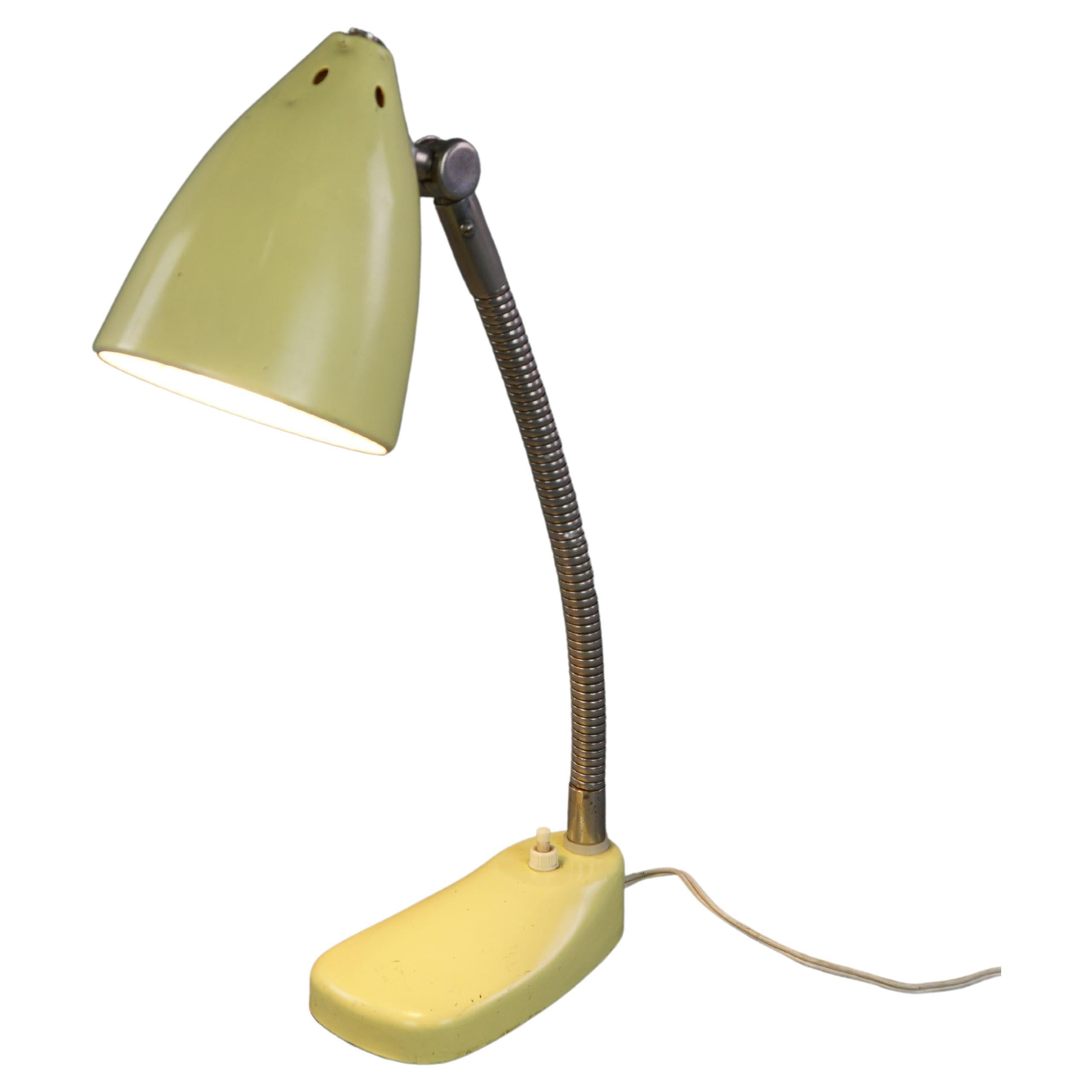 Lampe/lampe de bureau design vintage des années 1960 en métal jaune en vente