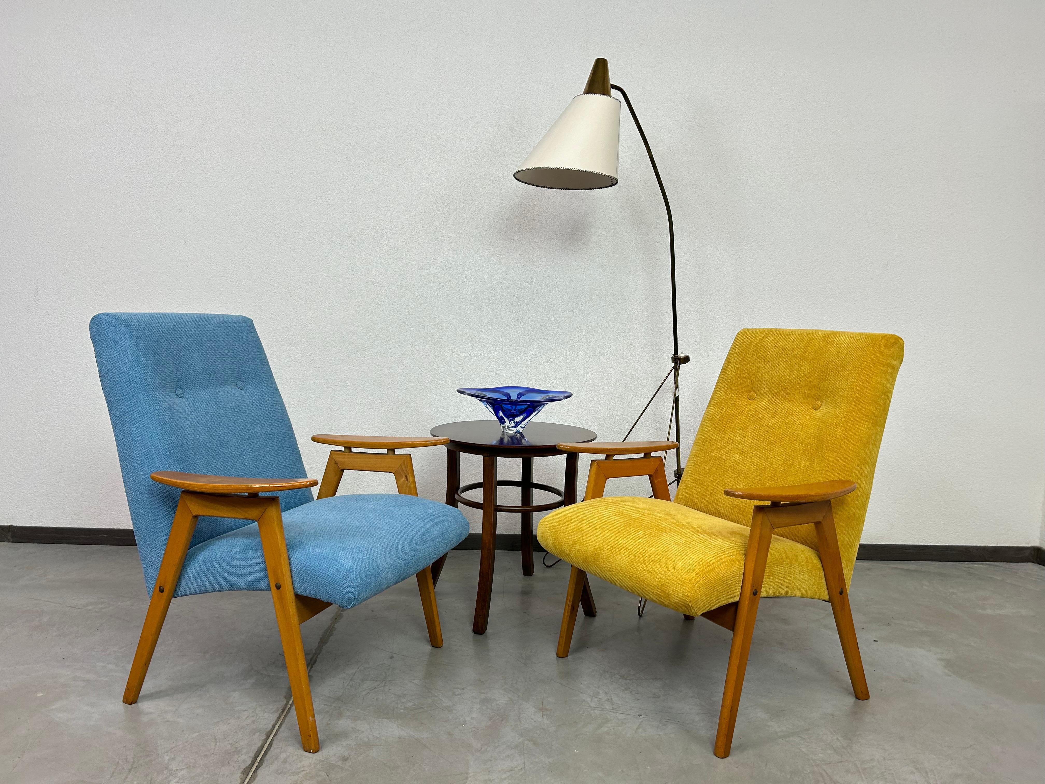 Yellow mid-century design armchair by Jaroslav Šmídek  For Sale 3