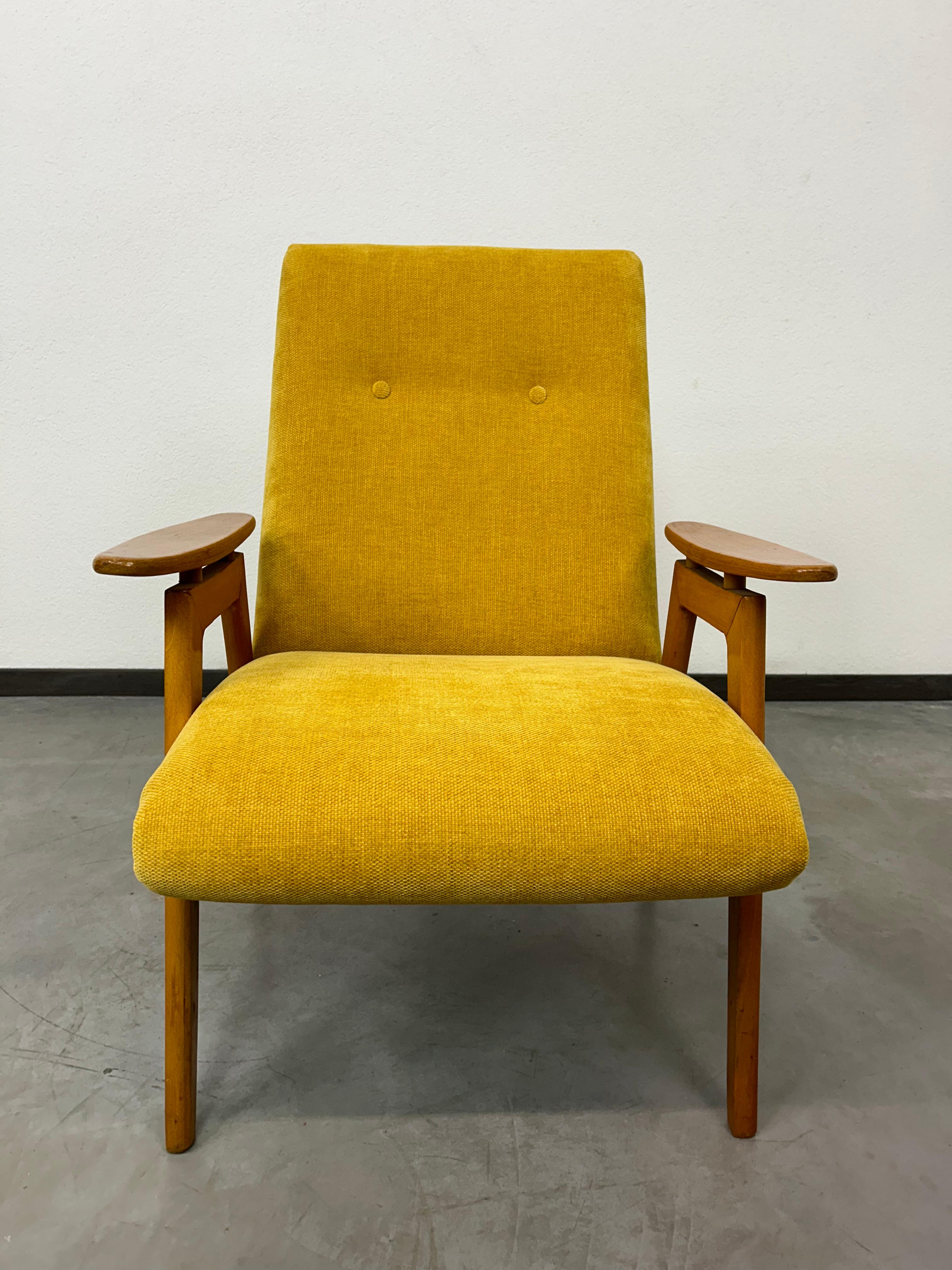 Yellow mid-century design armchair by Jaroslav Šmídek  In Good Condition For Sale In Banská Štiavnica, SK