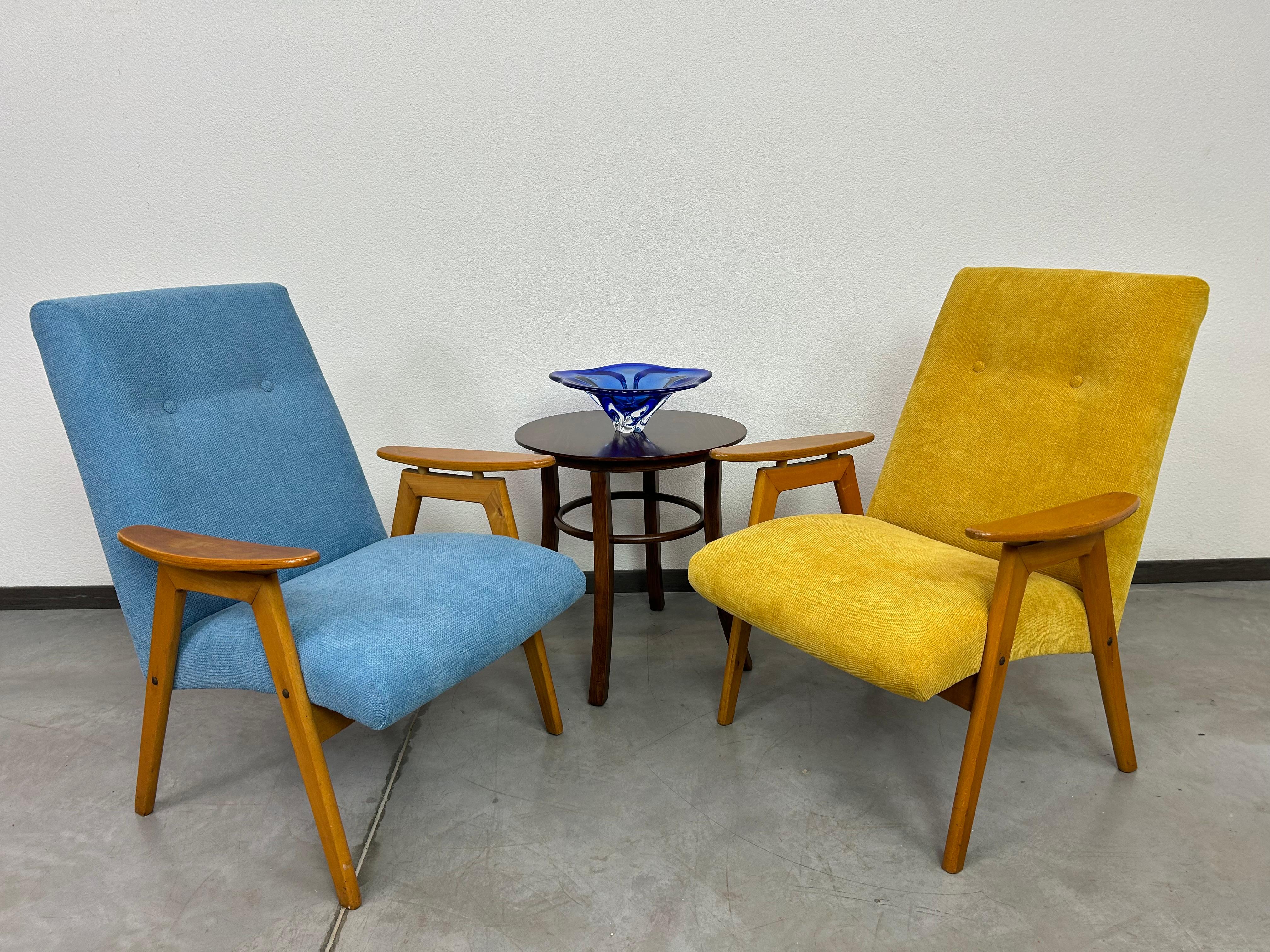 Yellow mid-century design armchair by Jaroslav Šmídek  For Sale 2