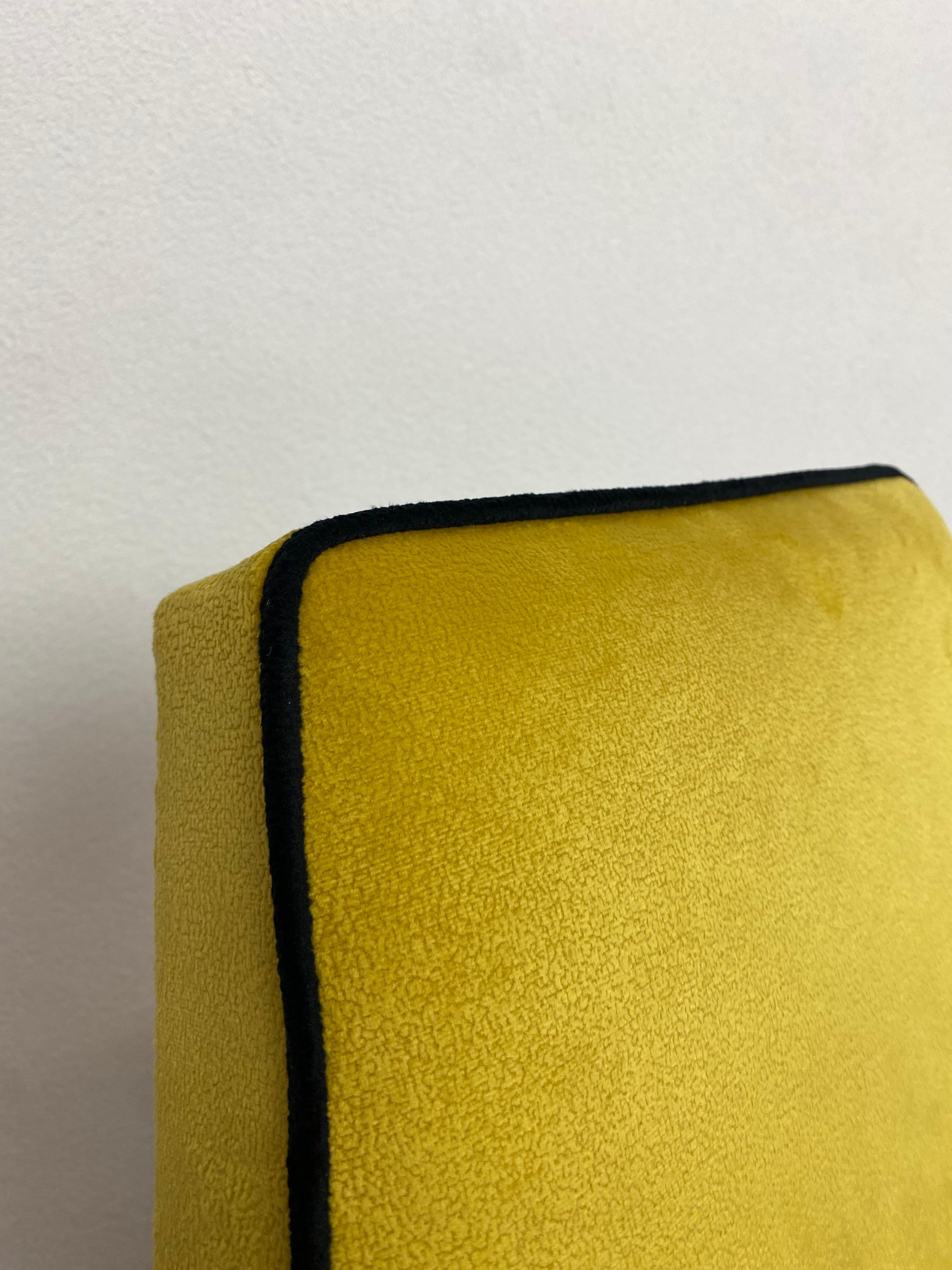 Gelbe Sessel im Mid-Century-Design im Angebot 5