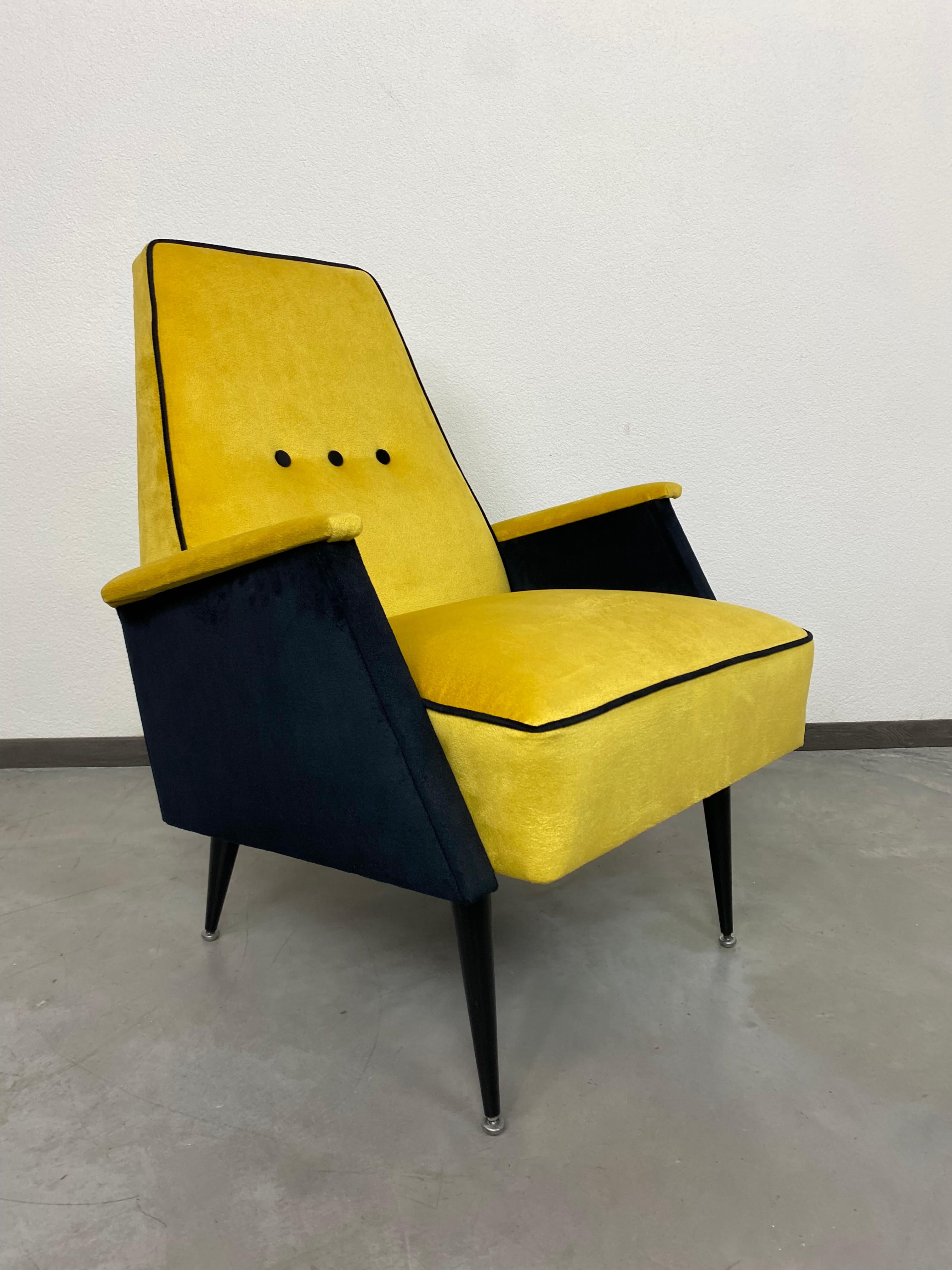 Mid-Century Modern Yellow mid-century design armchairs For Sale