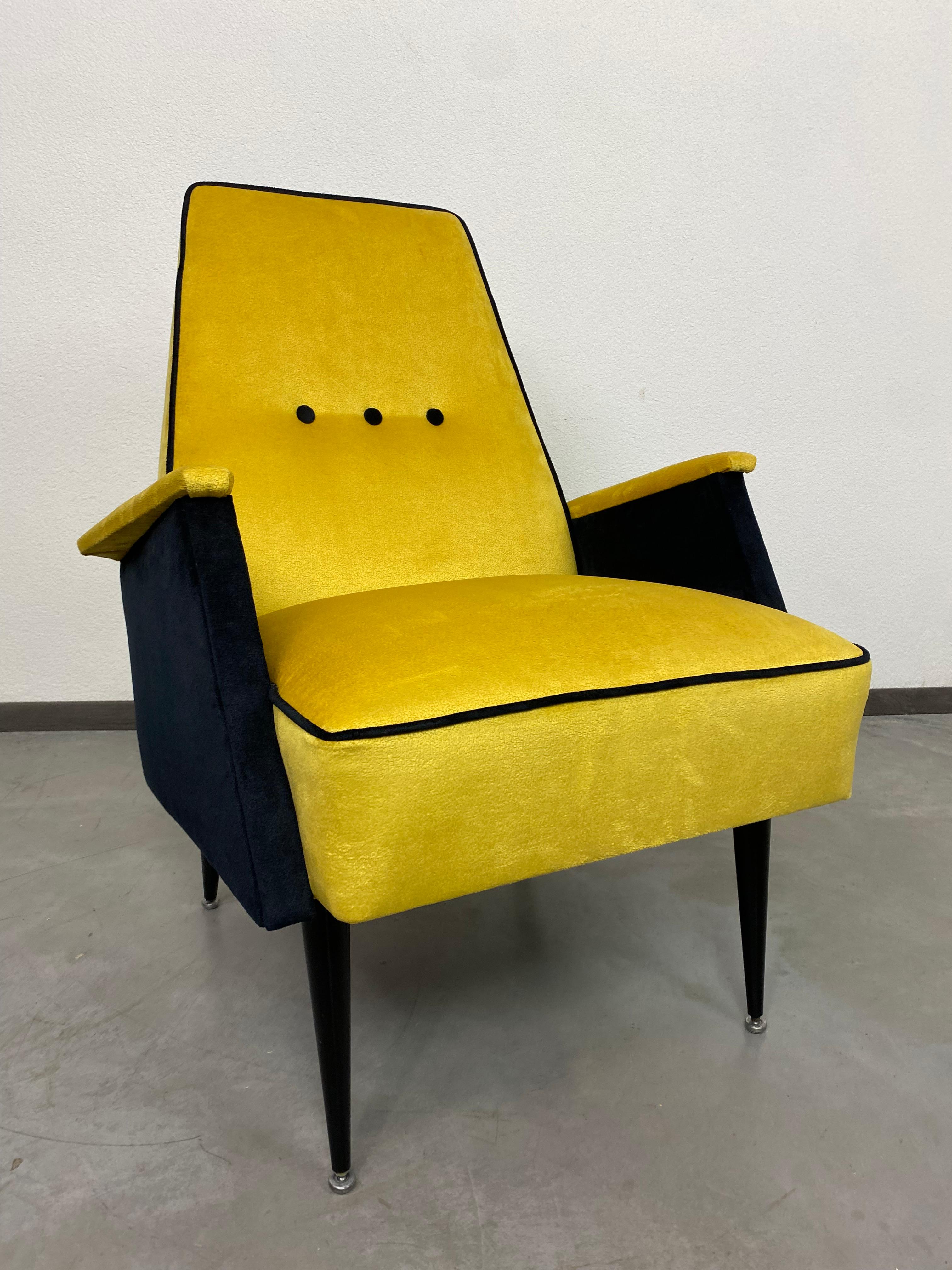 Yellow mid-century design armchairs For Sale 2