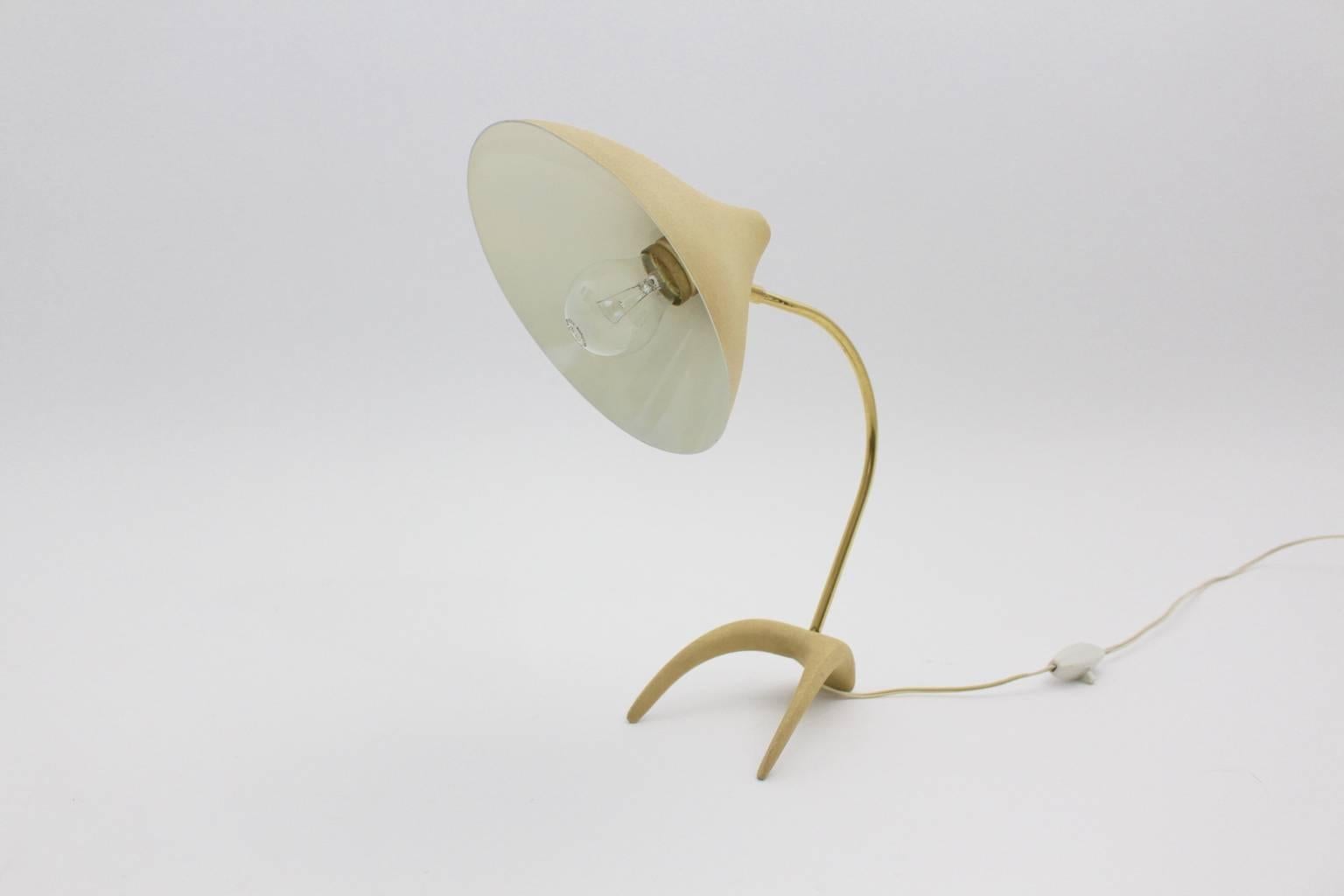 Gelbe Mid-Century Modern Louis Kalff-Tischlampe aus der Mitte des Jahrhunderts 1950er Jahre für Philips Niederlande (Moderne der Mitte des Jahrhunderts) im Angebot