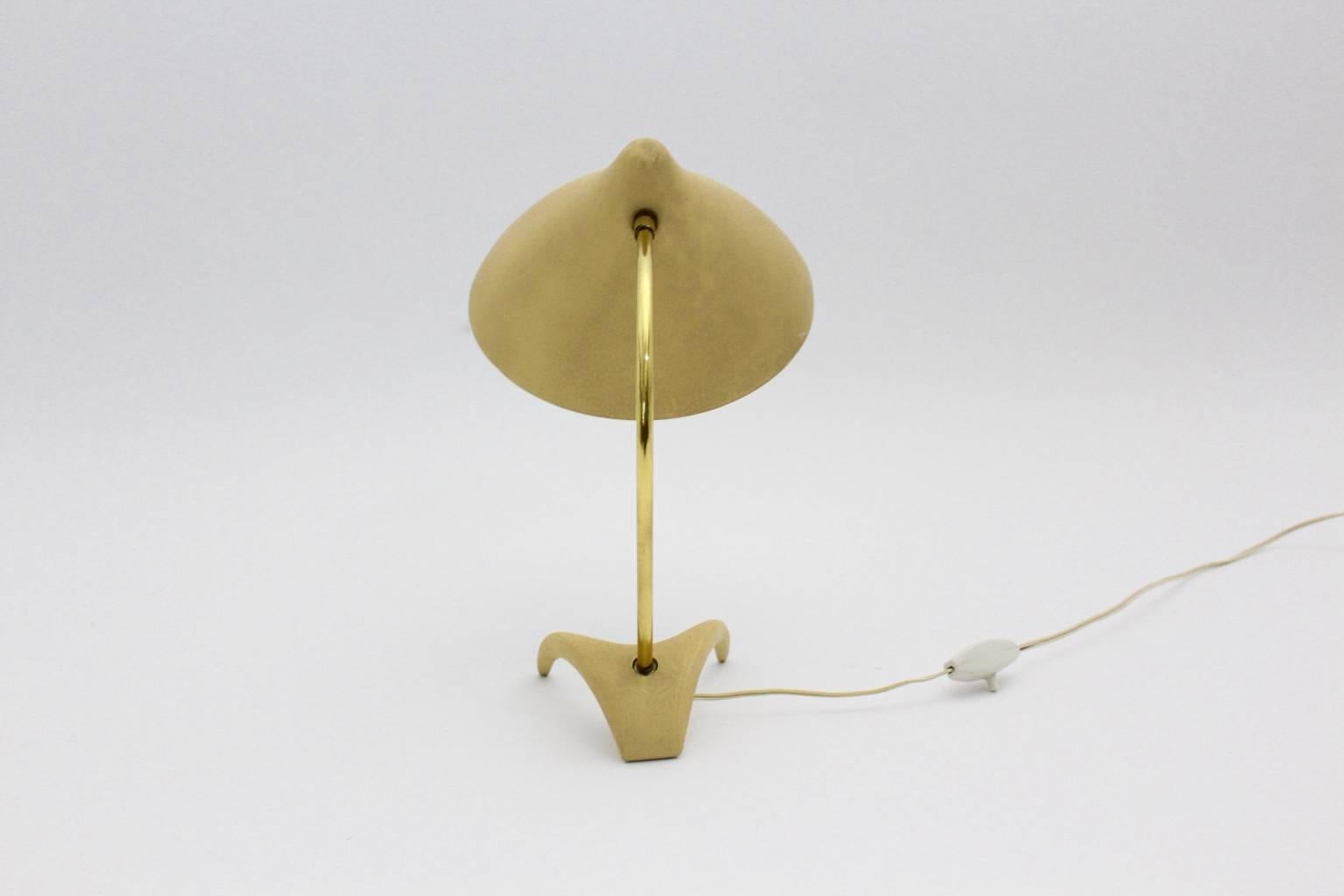 Gelbe Mid-Century Modern Louis Kalff-Tischlampe aus der Mitte des Jahrhunderts 1950er Jahre für Philips Niederlande im Zustand „Gut“ im Angebot in Vienna, AT