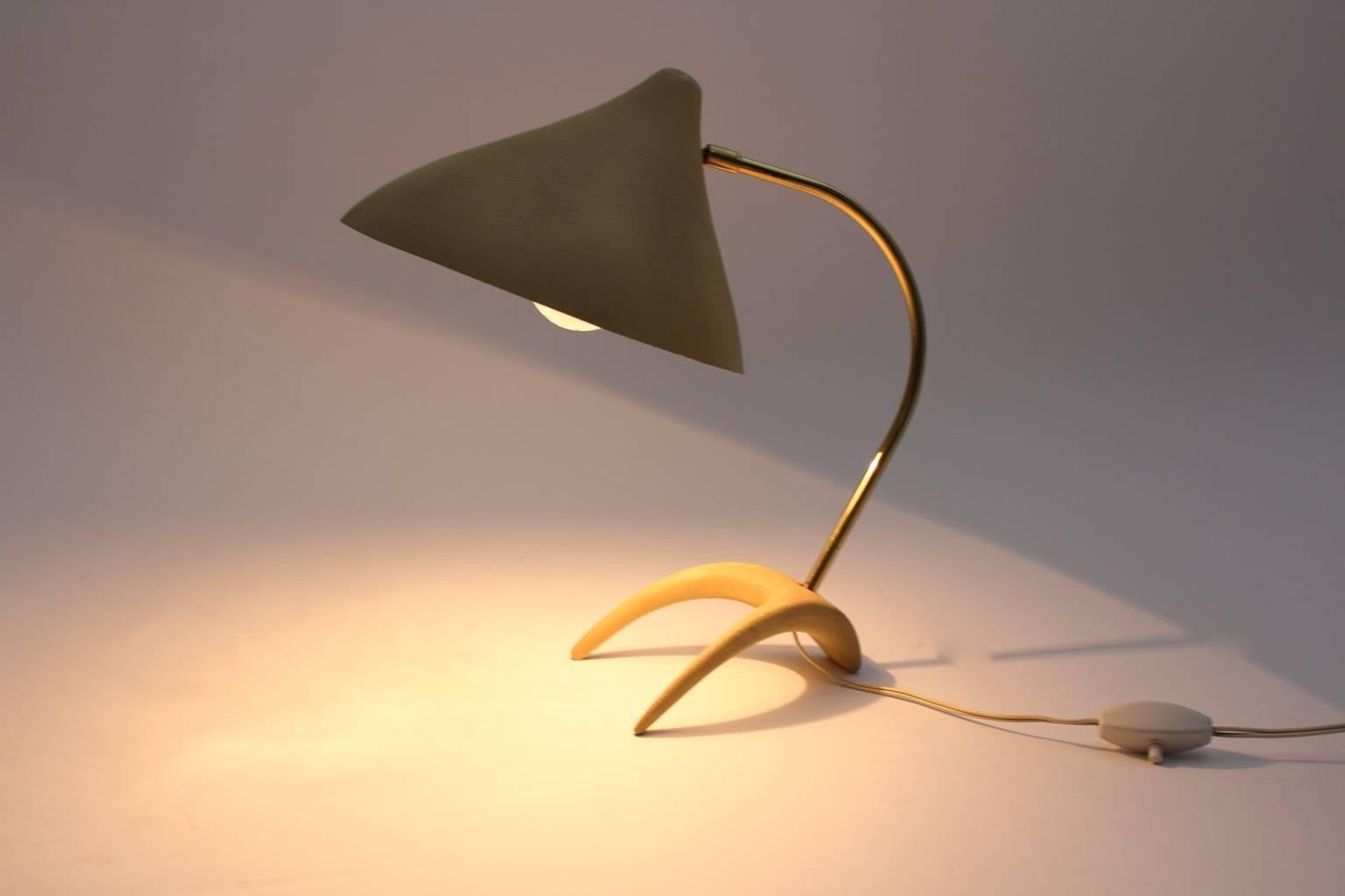 Mid-Century Modern Pastellgelbe Louis Kalff-Tischlampe 1950 Philips Niederlande (20. Jahrhundert) im Angebot
