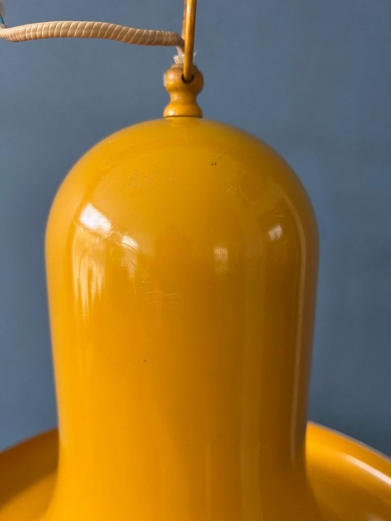 Space Age Lampada a sospensione a forma di UFO giallo di metà secolo, anni '70 in vendita