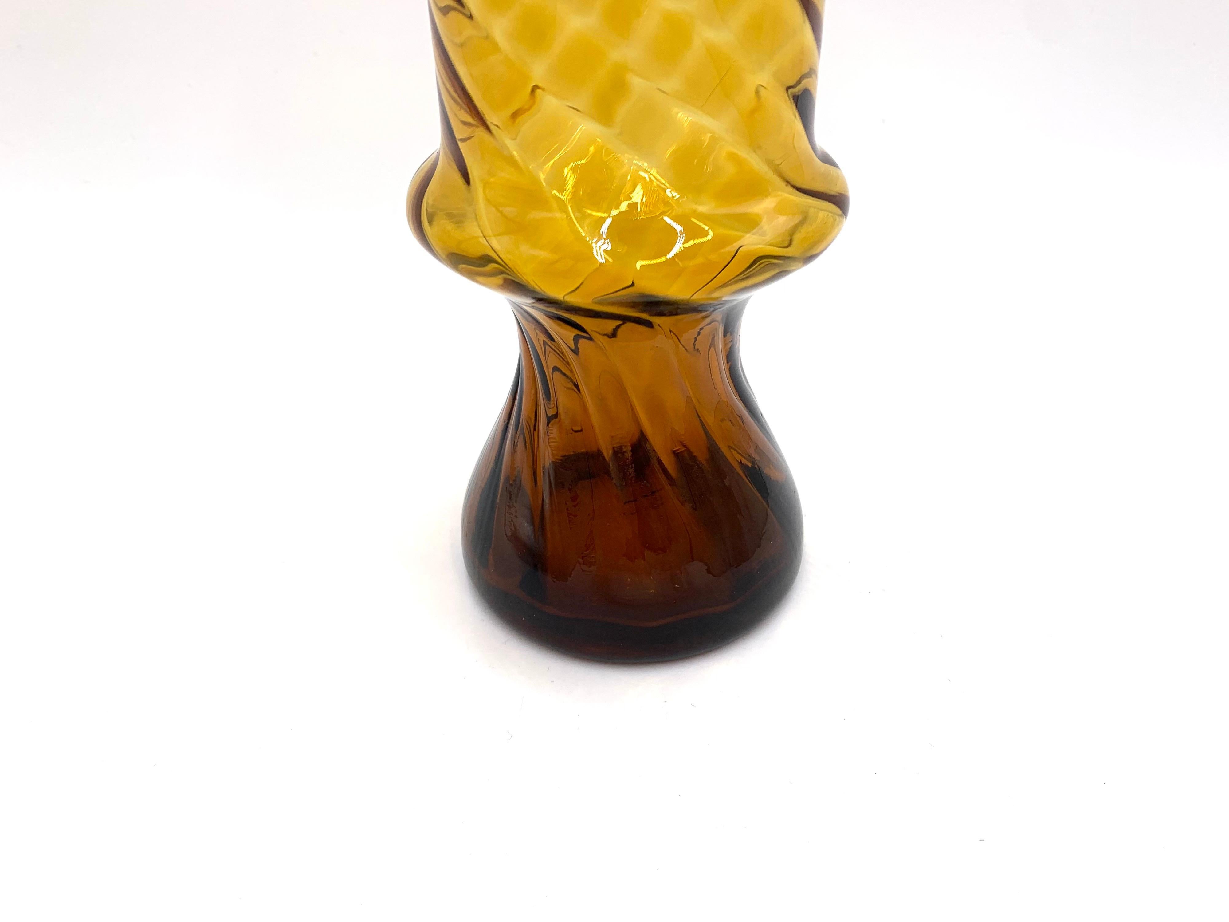 Yellow Midcentury Glass Vase, Poland, 1960s. In Good Condition In Chorzów, PL