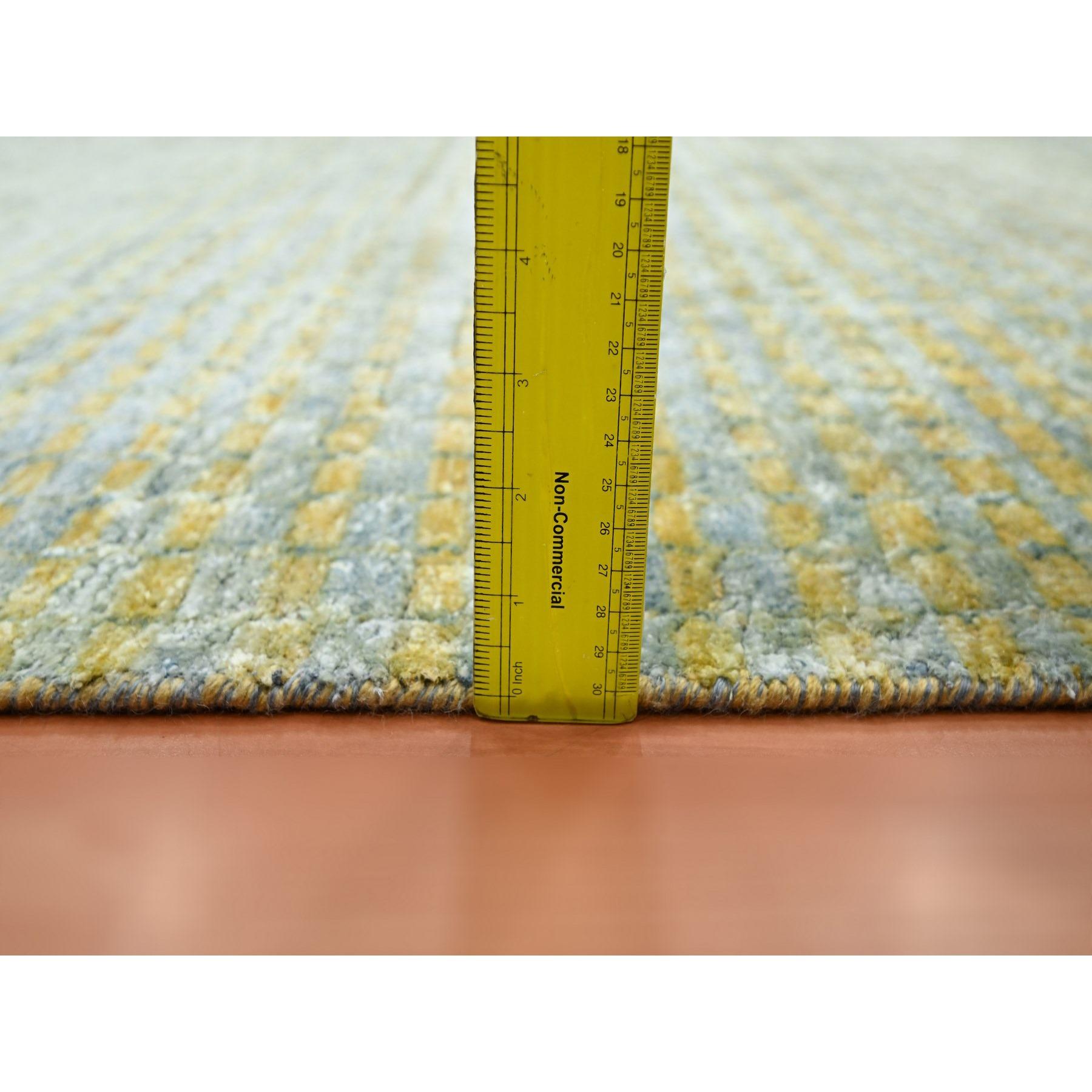 Tapis jaune d'inspiration mi-siècle moderne, noué à la main en vente 2