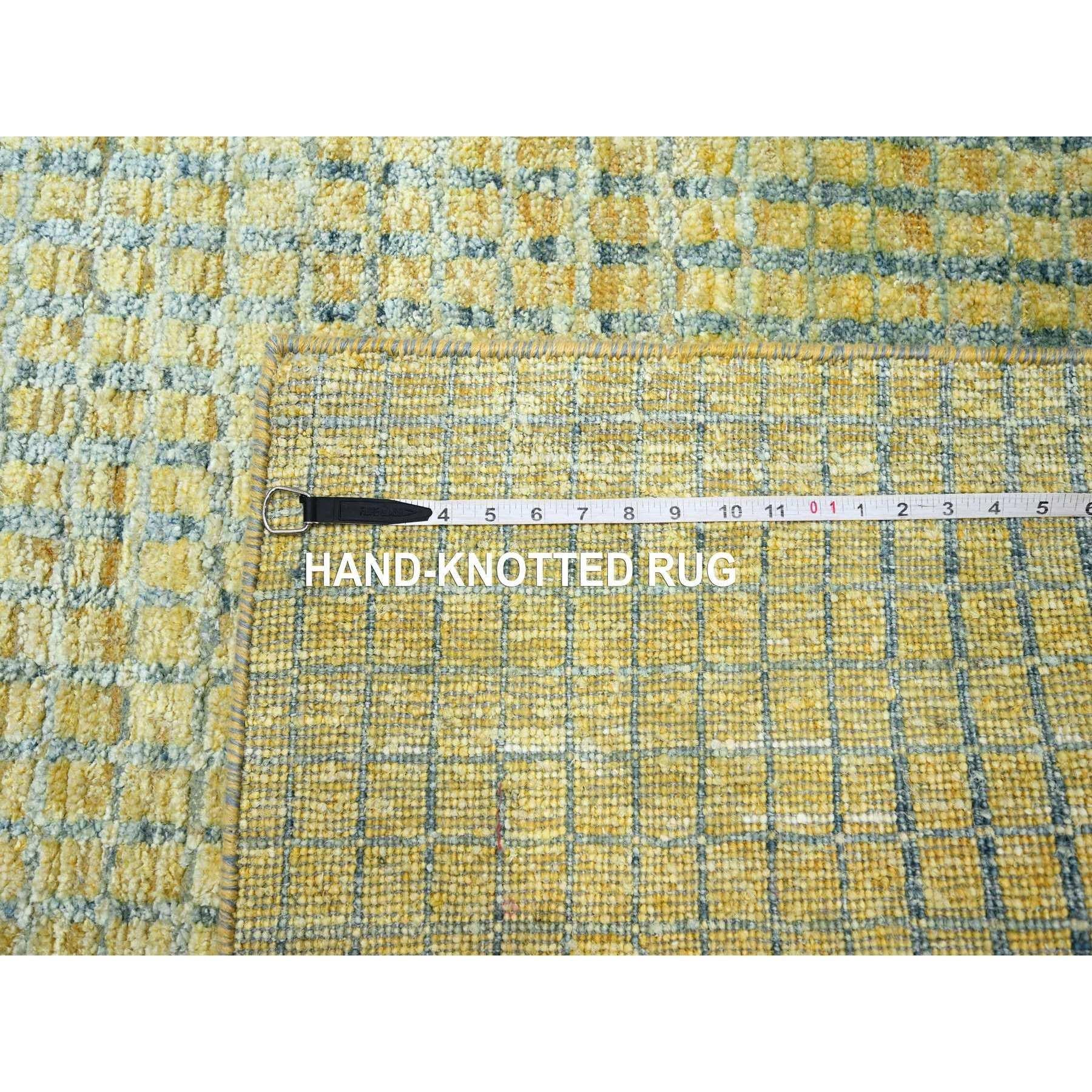 Tapis jaune d'inspiration mi-siècle moderne, noué à la main en vente 3