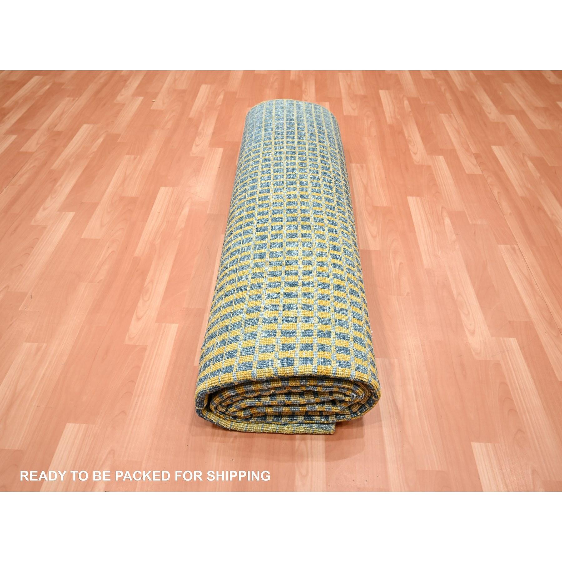 Tapis jaune d'inspiration mi-siècle moderne, noué à la main en vente 1