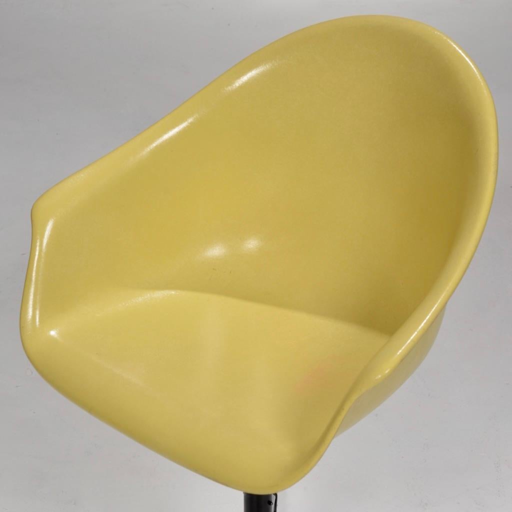 Yellow Molded Fiberglass Swivel Shell Chair 3