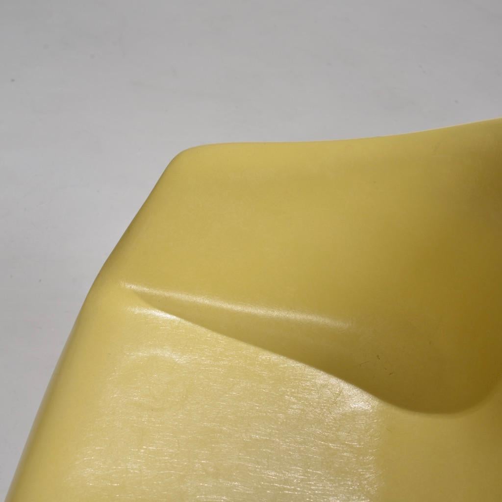 Yellow Molded Fiberglass Swivel Shell Chair 4