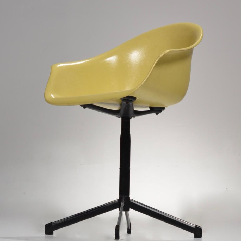 Yellow Molded Fiberglass Swivel Shell Chair 5