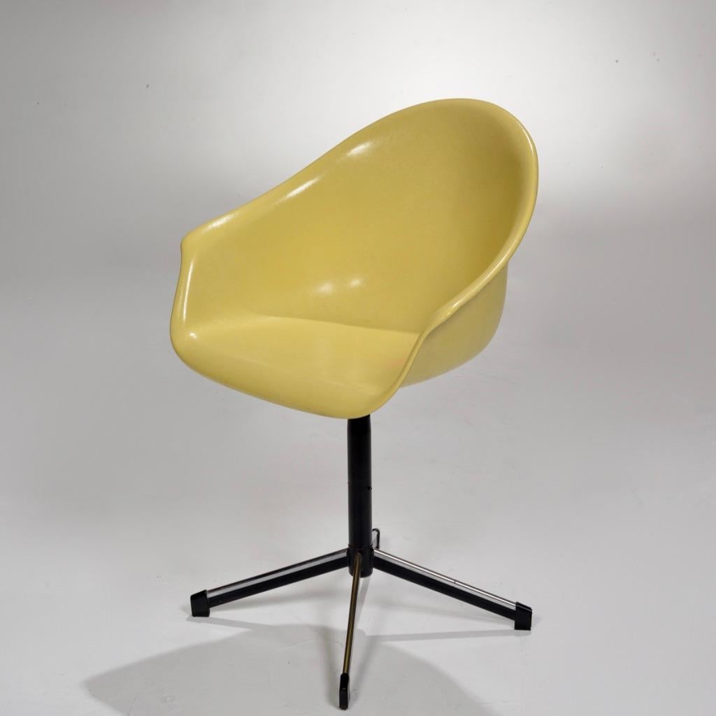 Mid-20th Century Yellow Molded Fiberglass Swivel Shell Chair