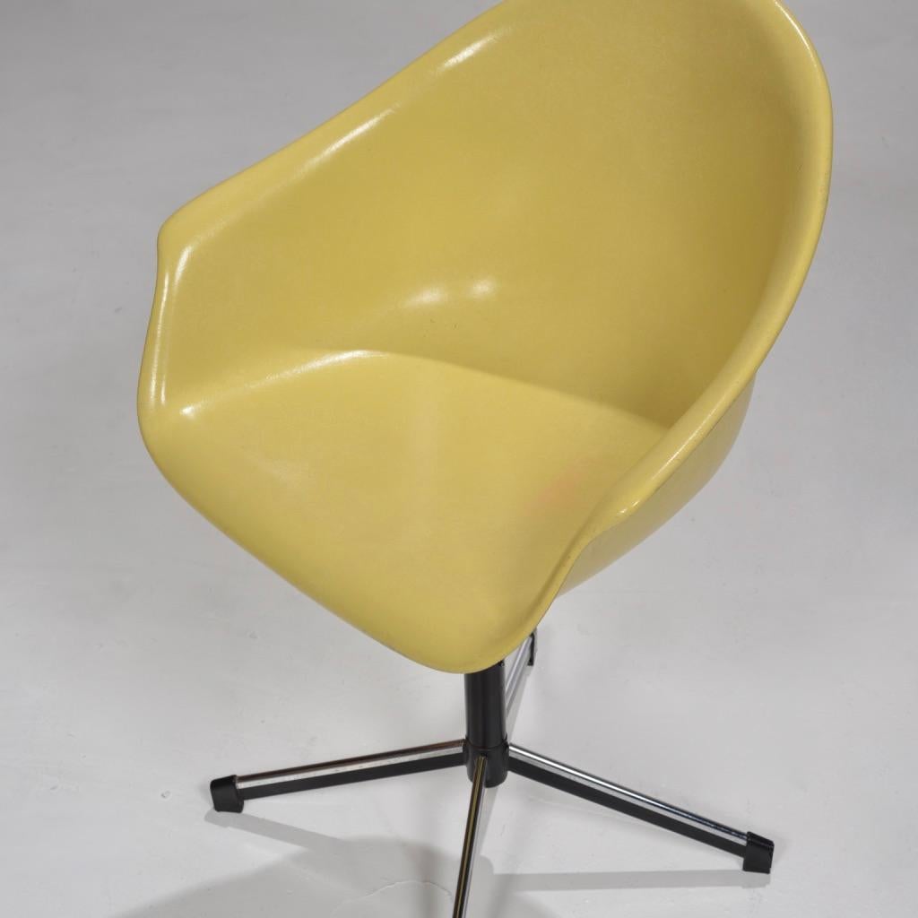 Yellow Molded Fiberglass Swivel Shell Chair 2