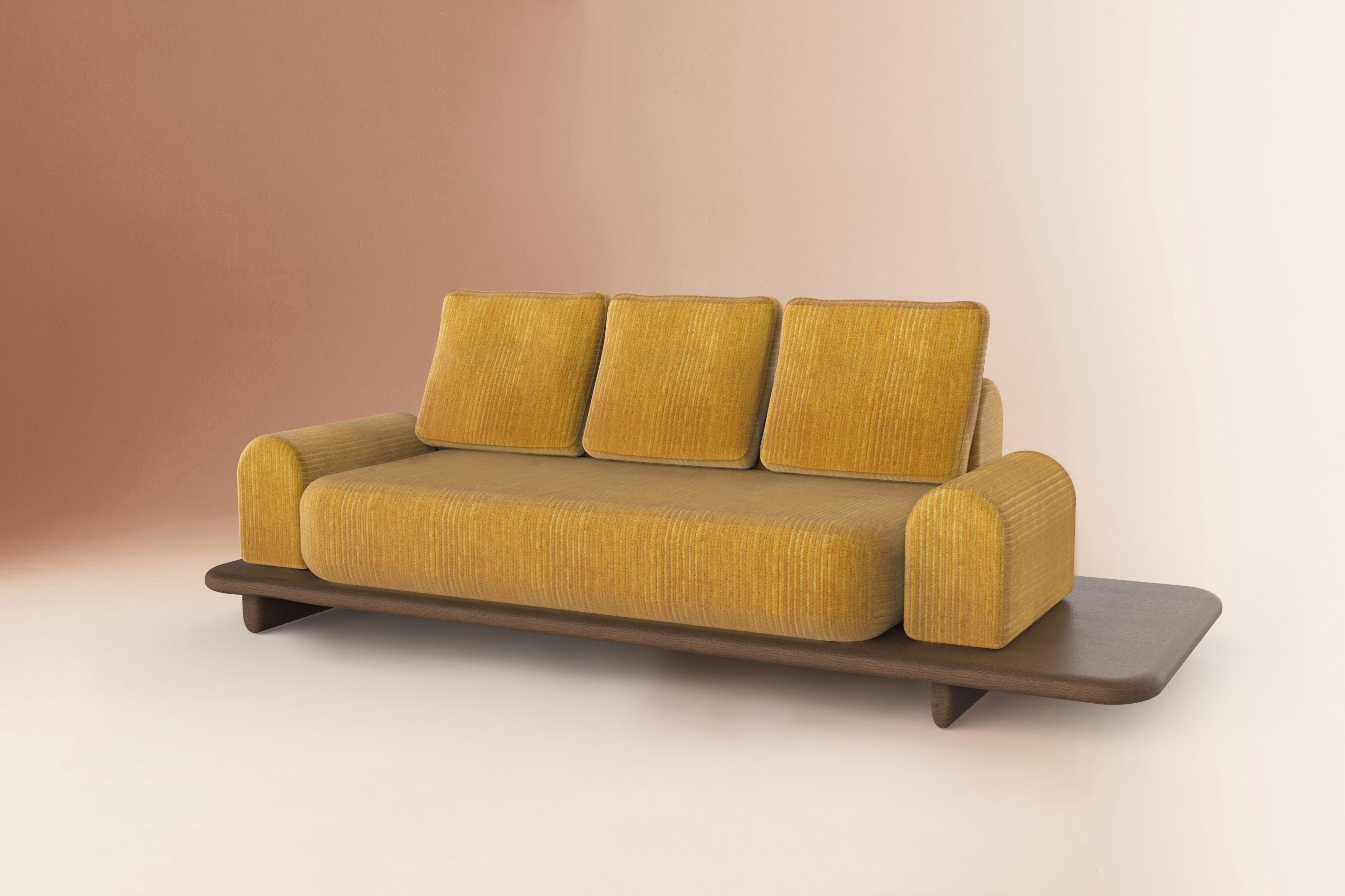 Postmoderne Canapé Moreto jaune par Dovain Studio en vente