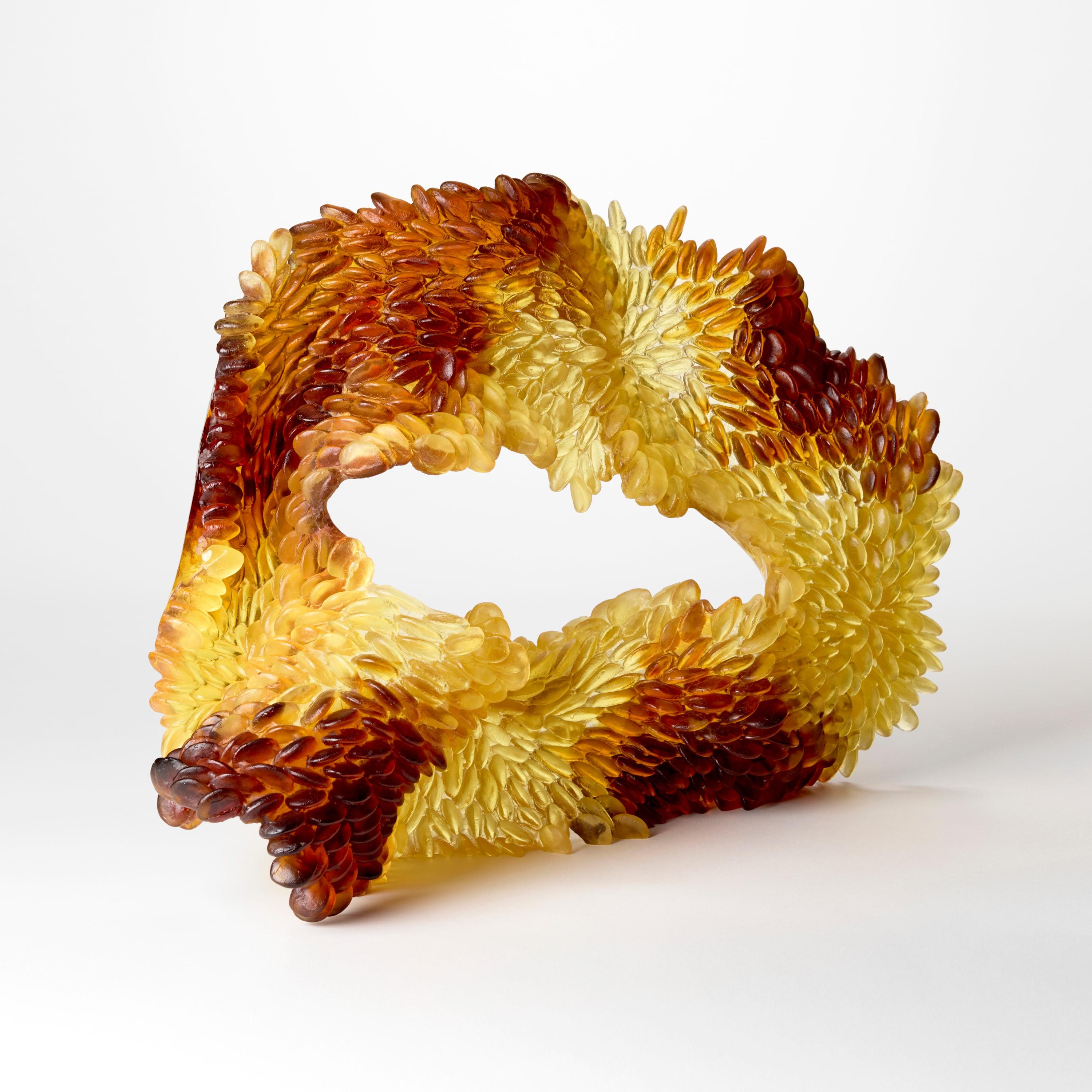 Organico moderno Yellow Motion, scultura in vetro testurizzato giallo e ambra di Nina Casson McGarva in vendita