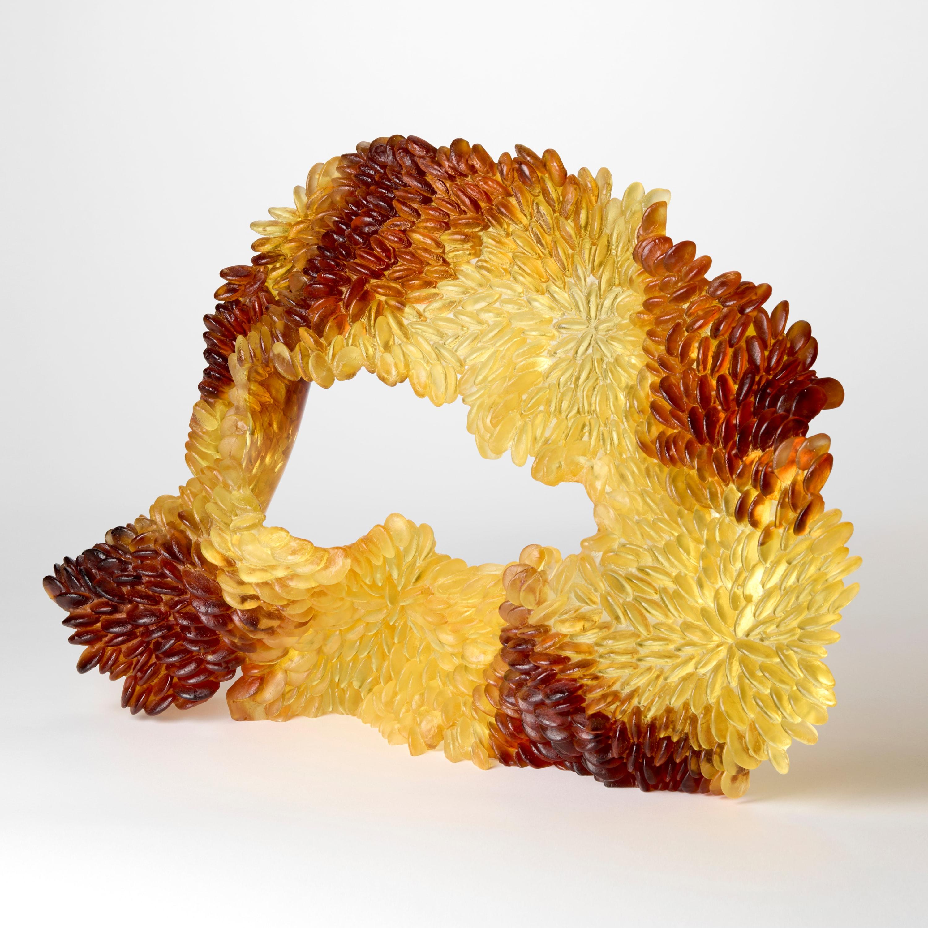 Calco Yellow Motion, scultura in vetro testurizzato giallo e ambra di Nina Casson McGarva in vendita