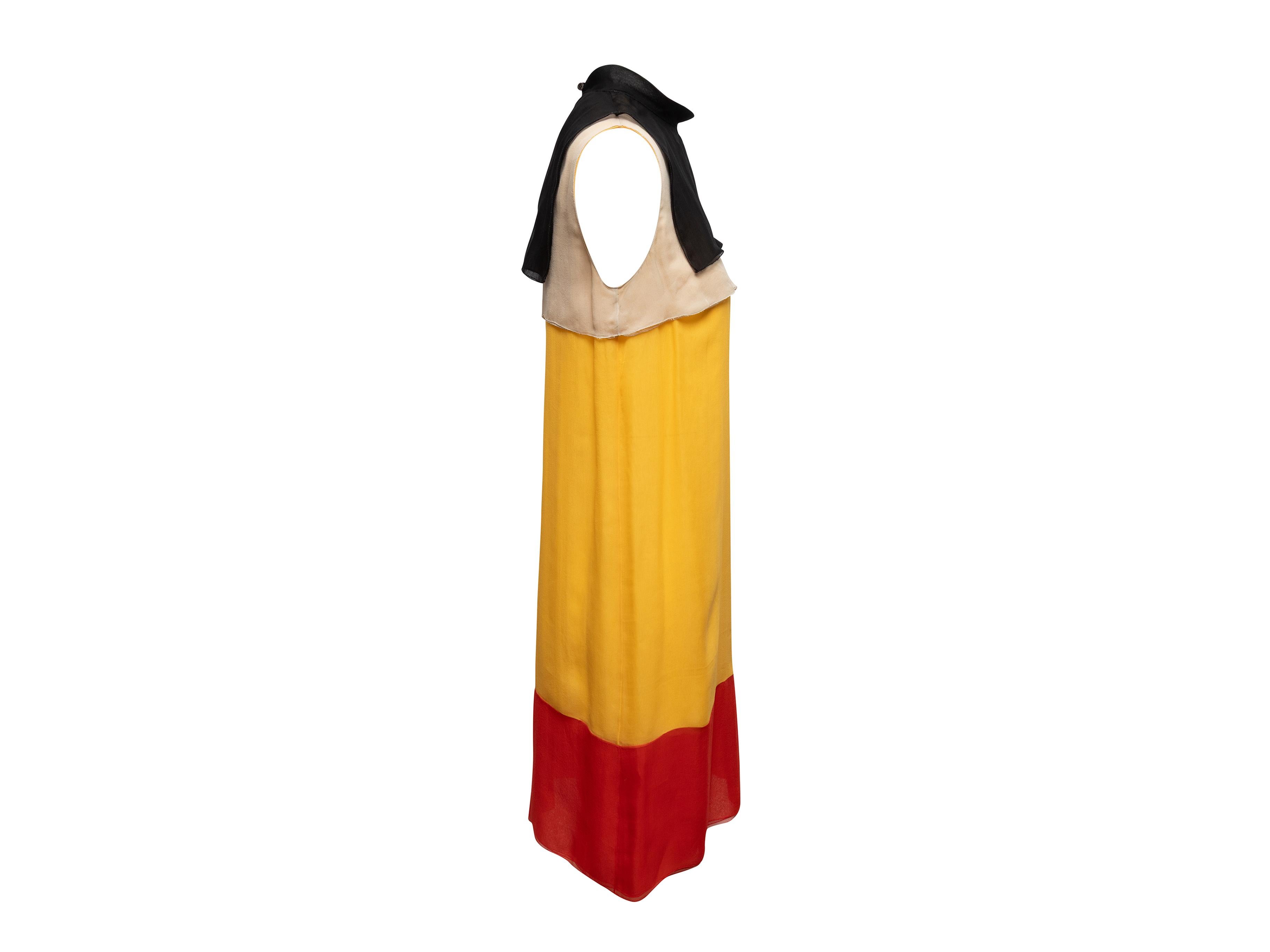 Gelbes und mehrfarbiges ärmelloses Seidenkleid von Bottega Veneta. Mokka-Ausschnitt. Schlüsselloch und Knopfverschluss im Nacken. 34