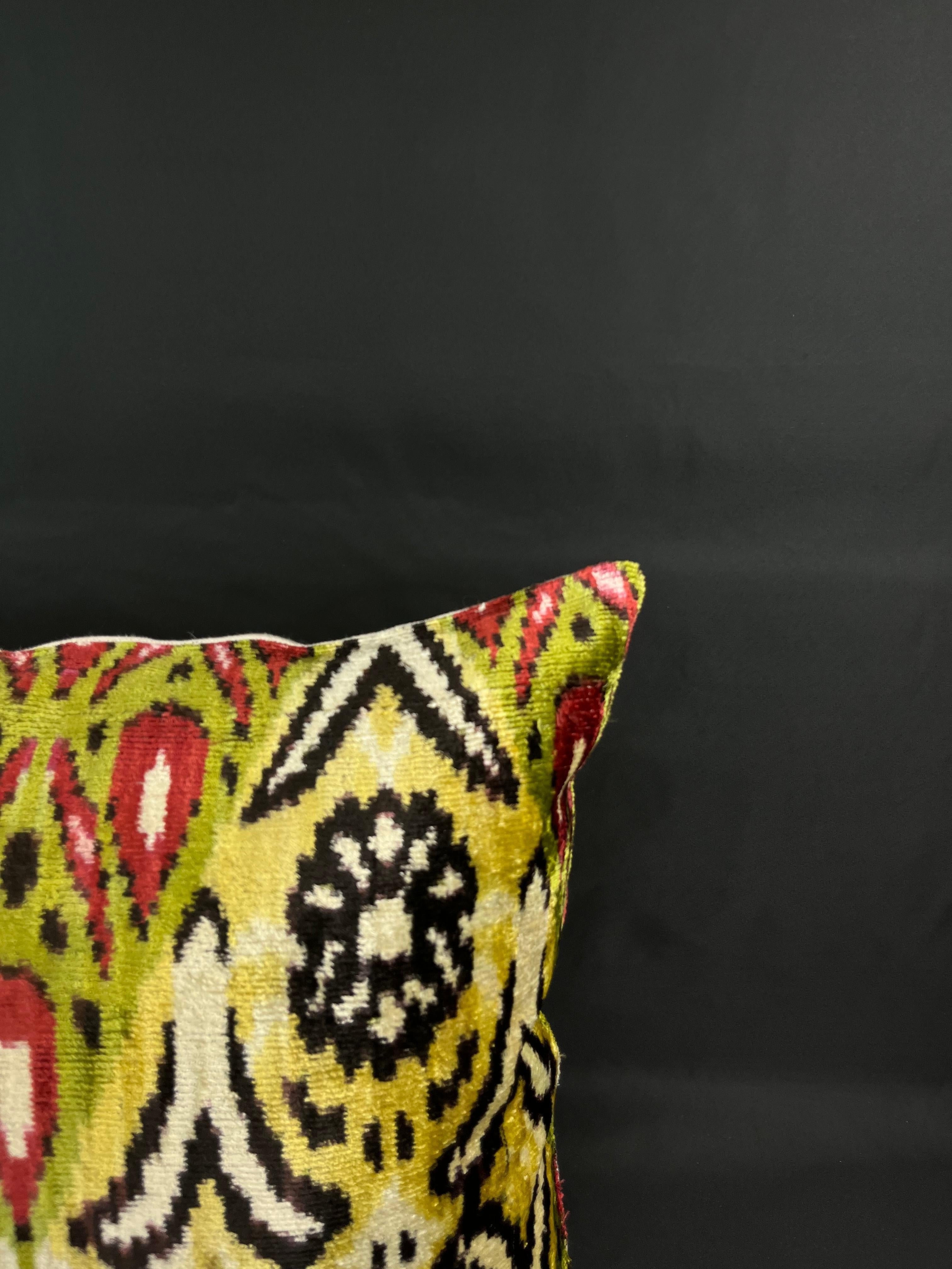 Modern Yellow Multicolor Design Velvet Silk Ikat Pillow Cover For Sale