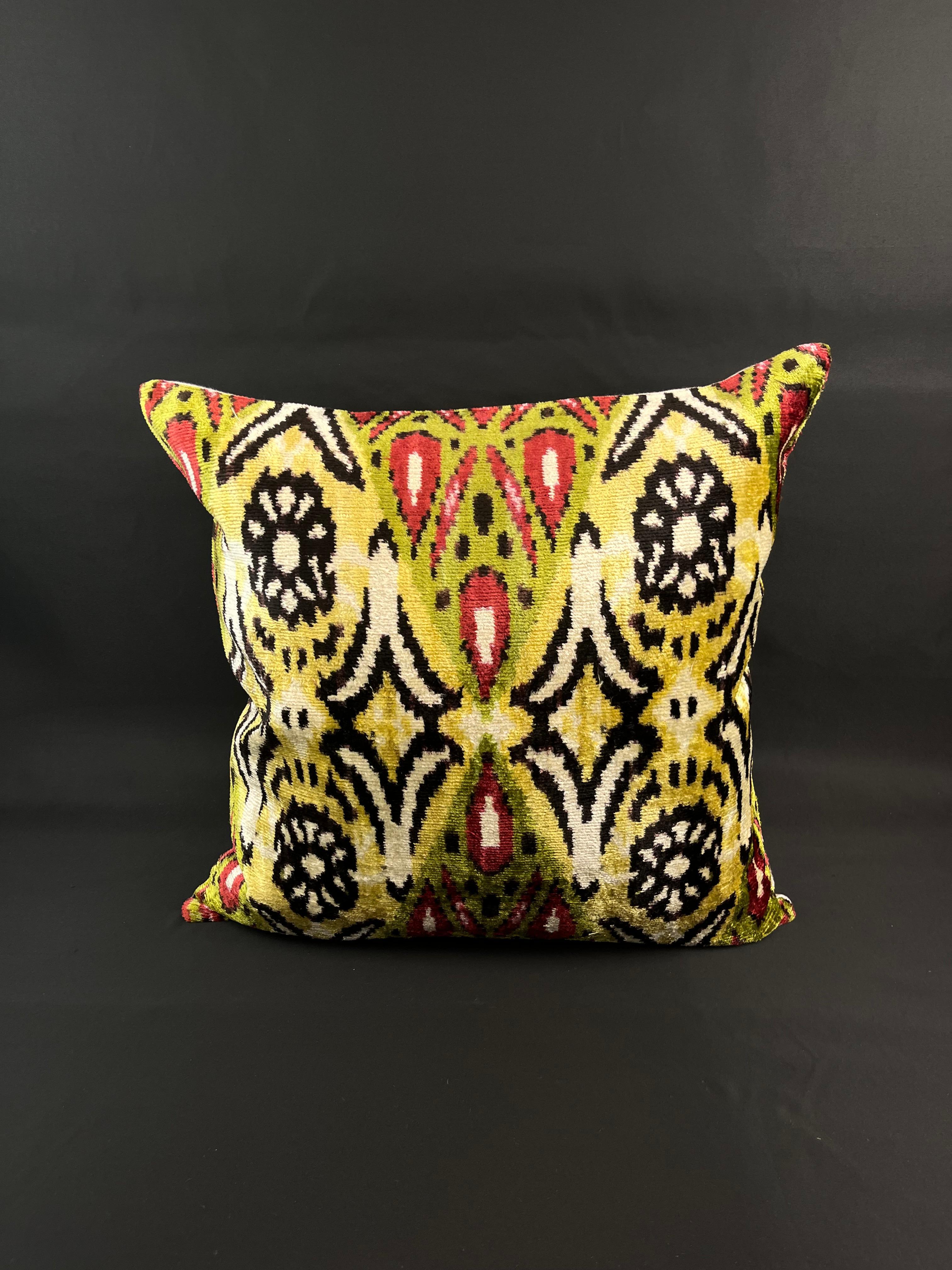 Yellow Multicolor Design Velvet Silk Ikat Pillow Cover In New Condition For Sale In Houston, TX