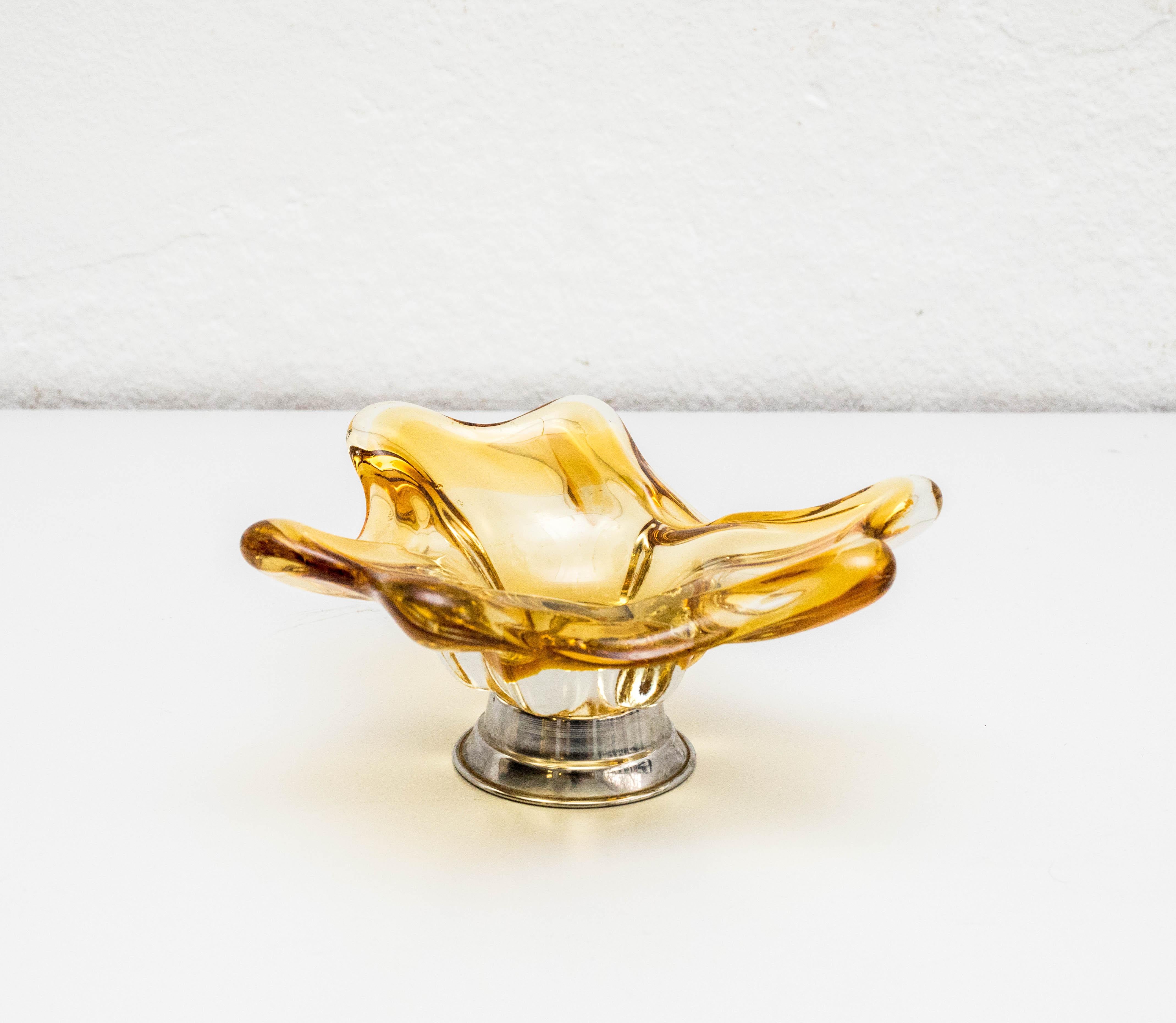 Yellow murano glass ashtray, circa 1970
Manufactured in Italy.

In original condition, with minor wear consistent of age and use, preserving a beautiful patina.