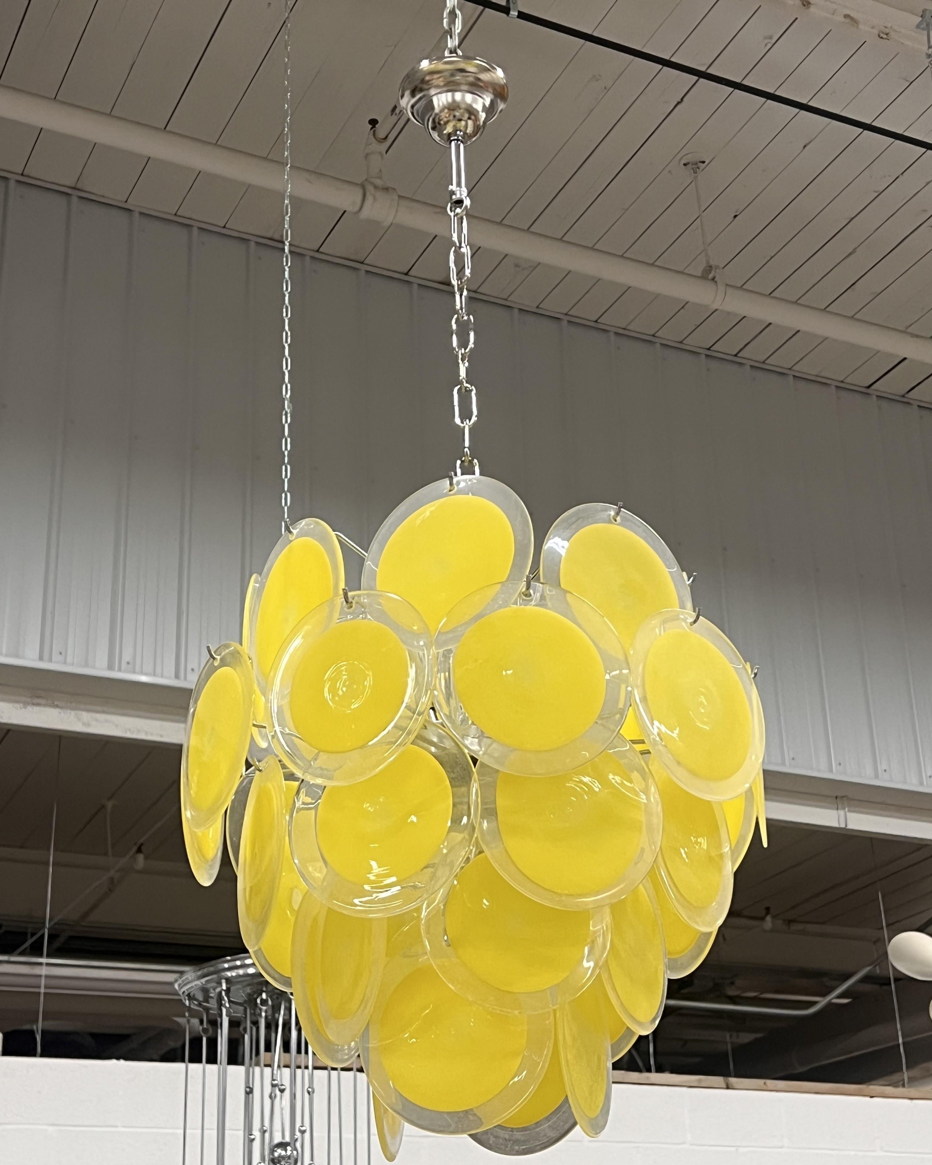 Gelber Murano-Glasscheiben-Kronleuchter von Vistosi im Zustand „Gut“ im Angebot in Red Lion, PA