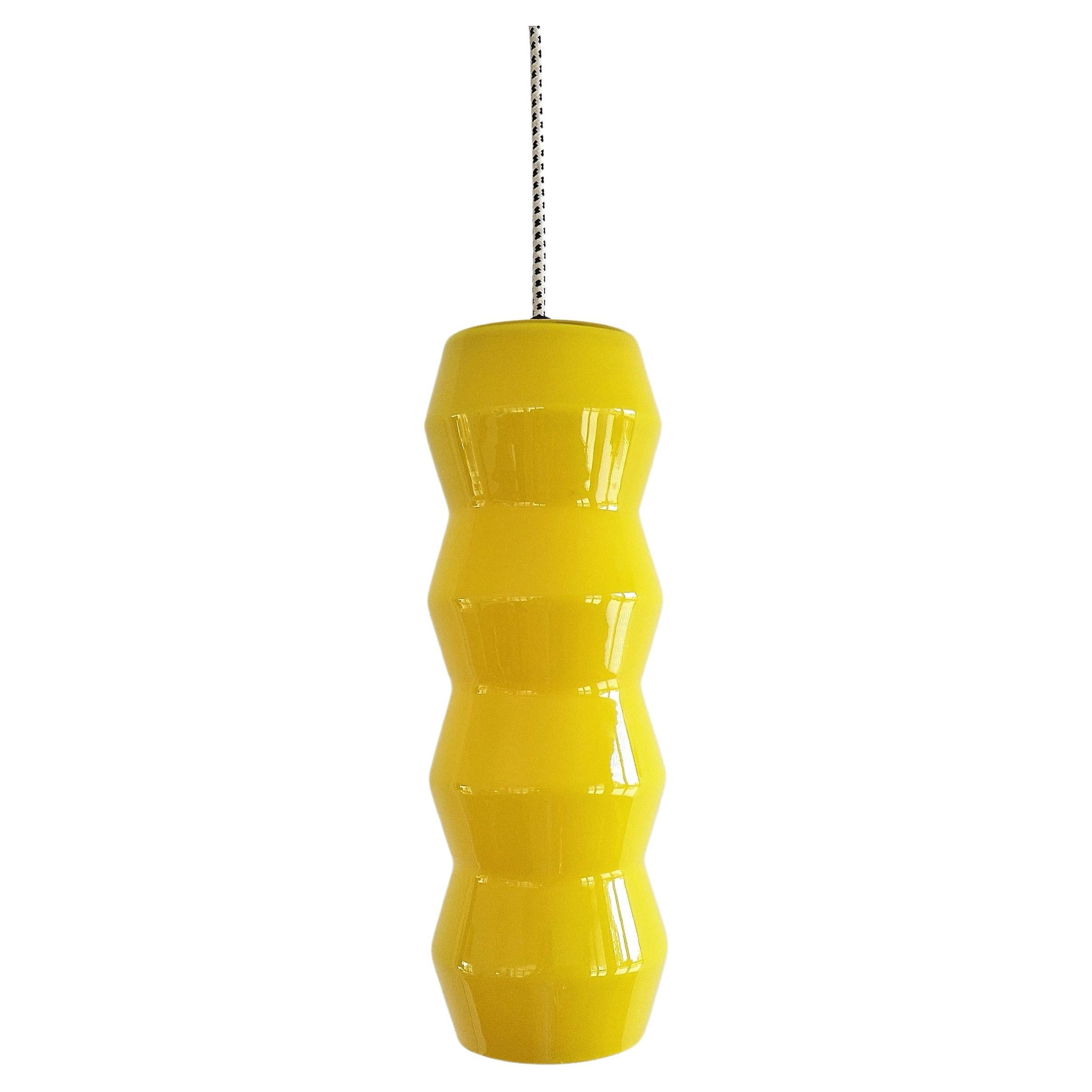 Lampe suspendue en verre de Murano jaune, Suède années 1960, 2 disponibles en vente