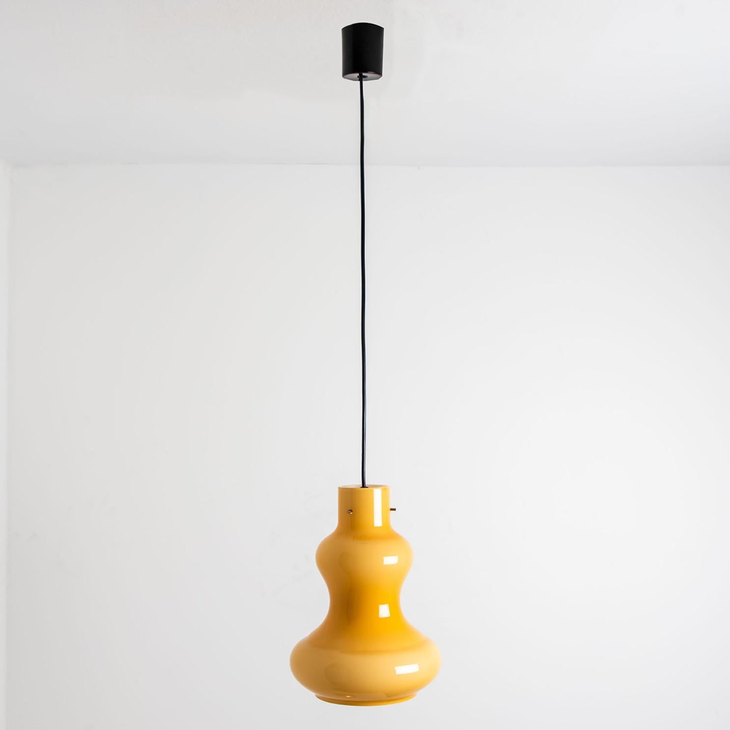 Yellow Murano Glass Pendant Light by Massimo Vignelli for Venini, 1960 For Sale 4