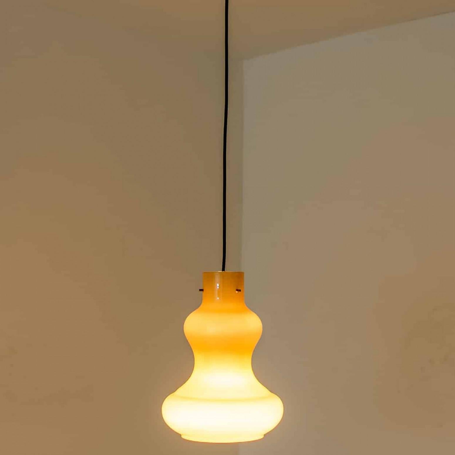 Lampada a sospensione in vetro di Murano giallo di Massimo Vignelli per Venini, 1960 in vendita 5