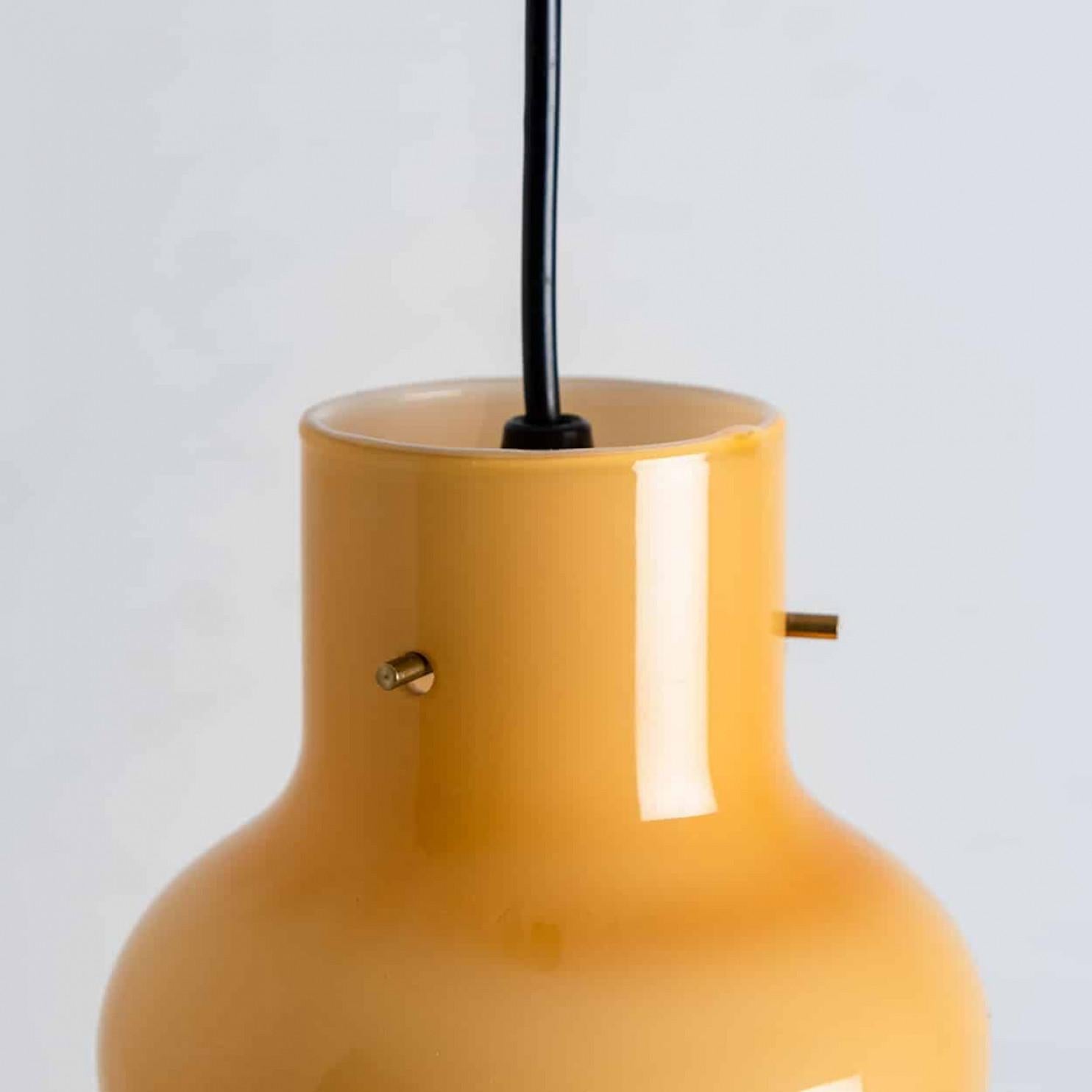 Moderno Lampada a sospensione in vetro di Murano giallo di Massimo Vignelli per Venini, 1960 in vendita