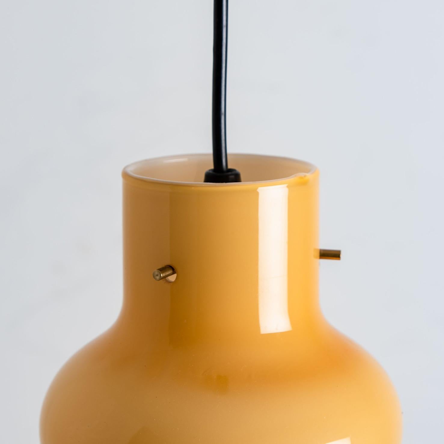 Italian Yellow Murano Glass Pendant Light by Massimo Vignelli for Venini, 1960 For Sale