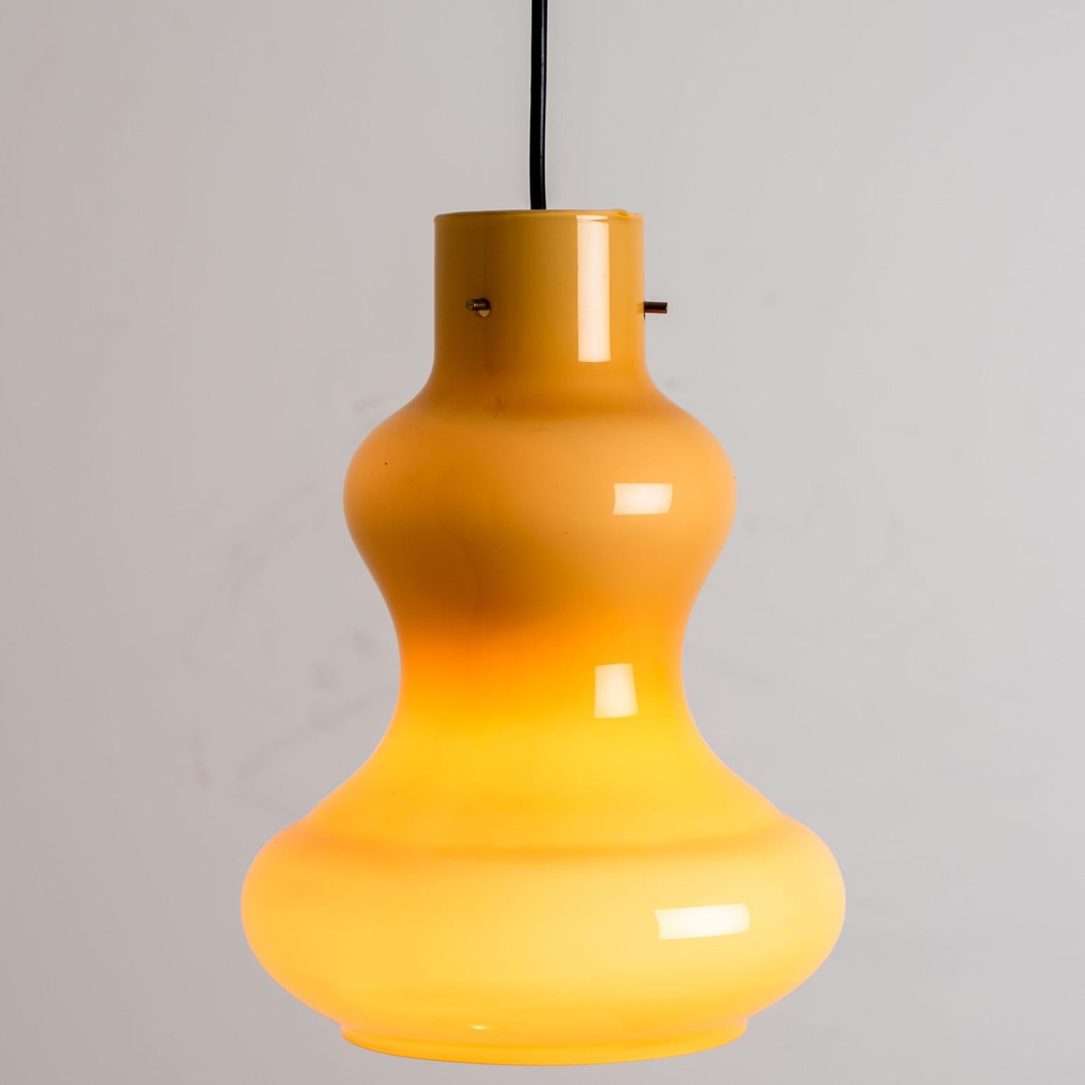 Yellow Murano Glass Pendant Light by Massimo Vignelli for Venini, 1960 In Good Condition For Sale In Rijssen, NL