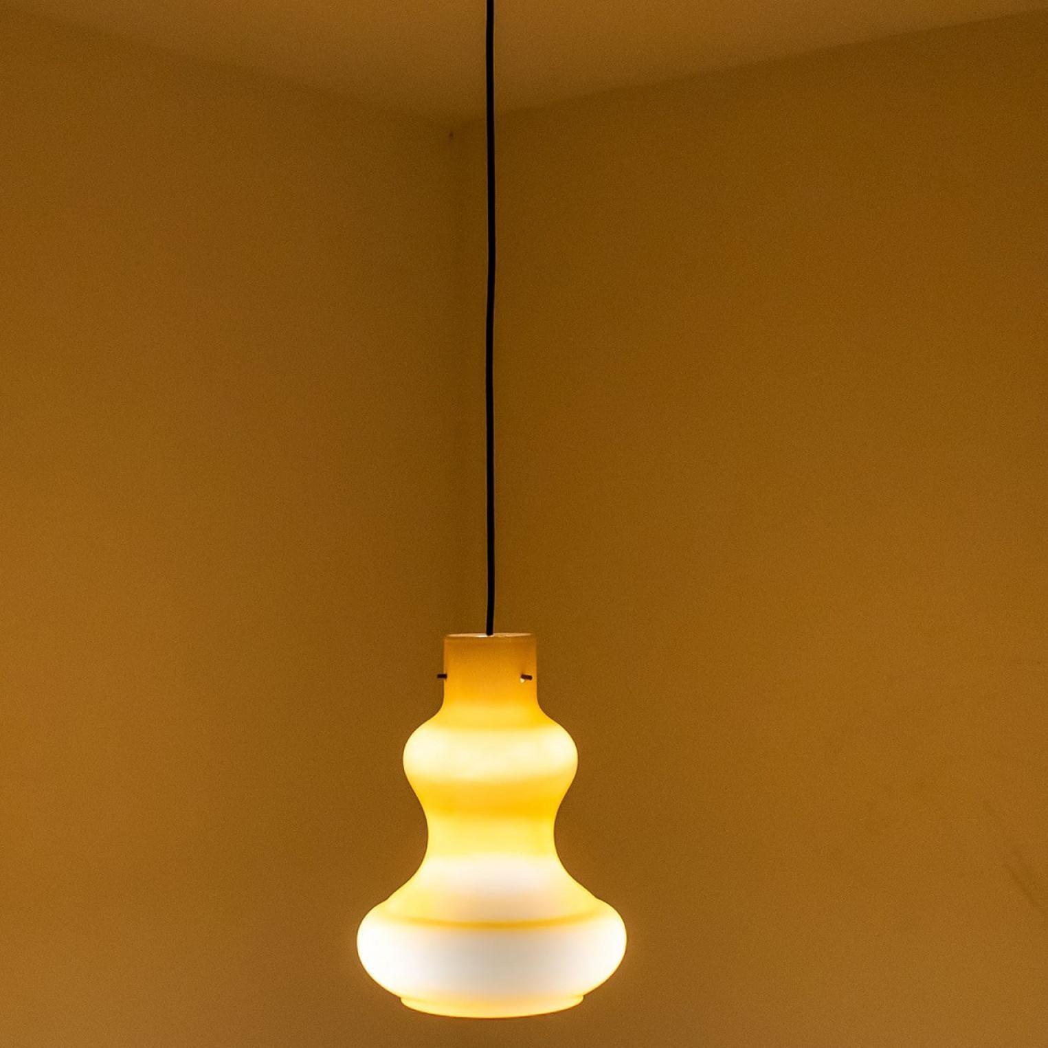 Lampada a sospensione in vetro di Murano giallo di Massimo Vignelli per Venini, 1960 in vendita 1