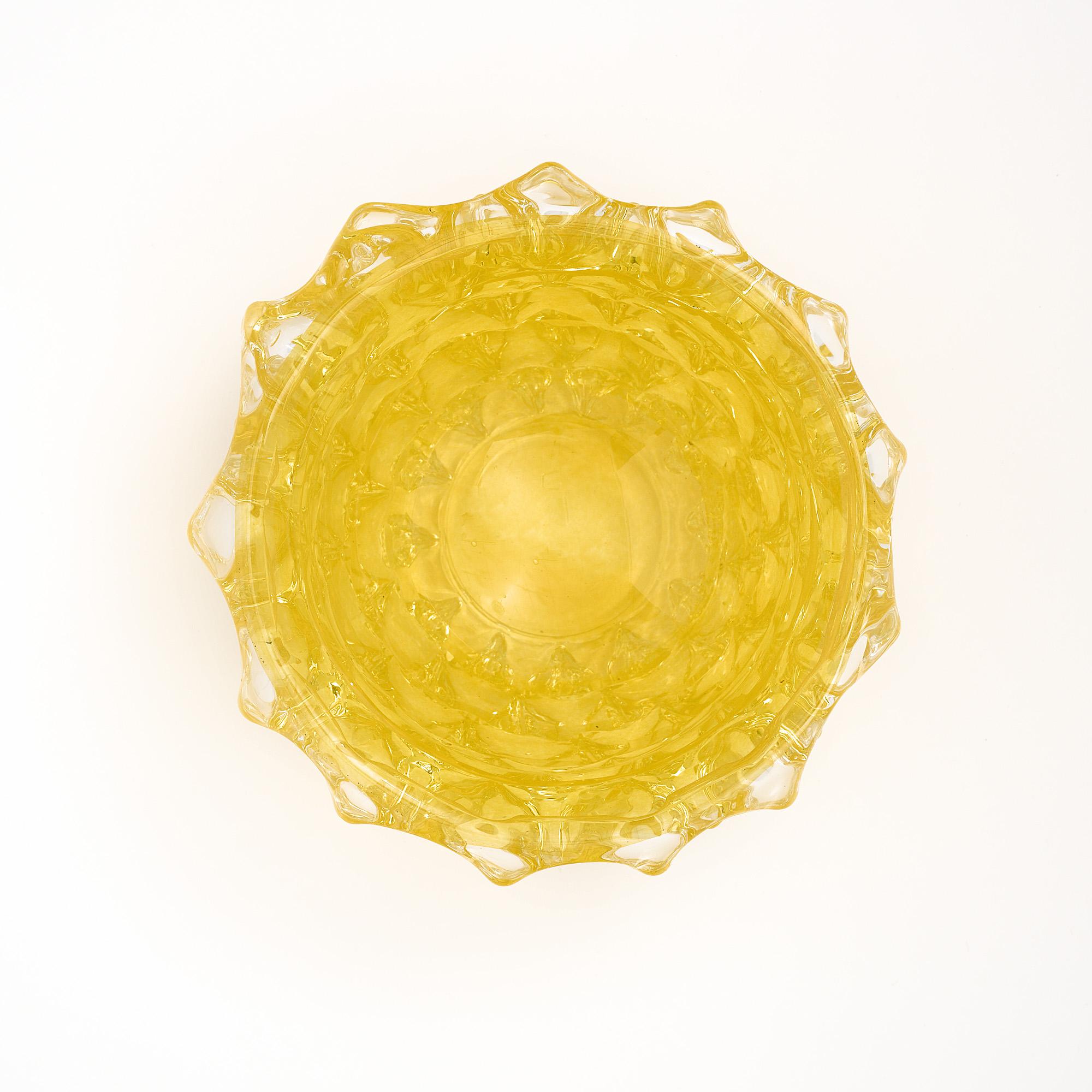 Yellow Murano Glass Rostrate Bowl In Good Condition For Sale In Austin, TX