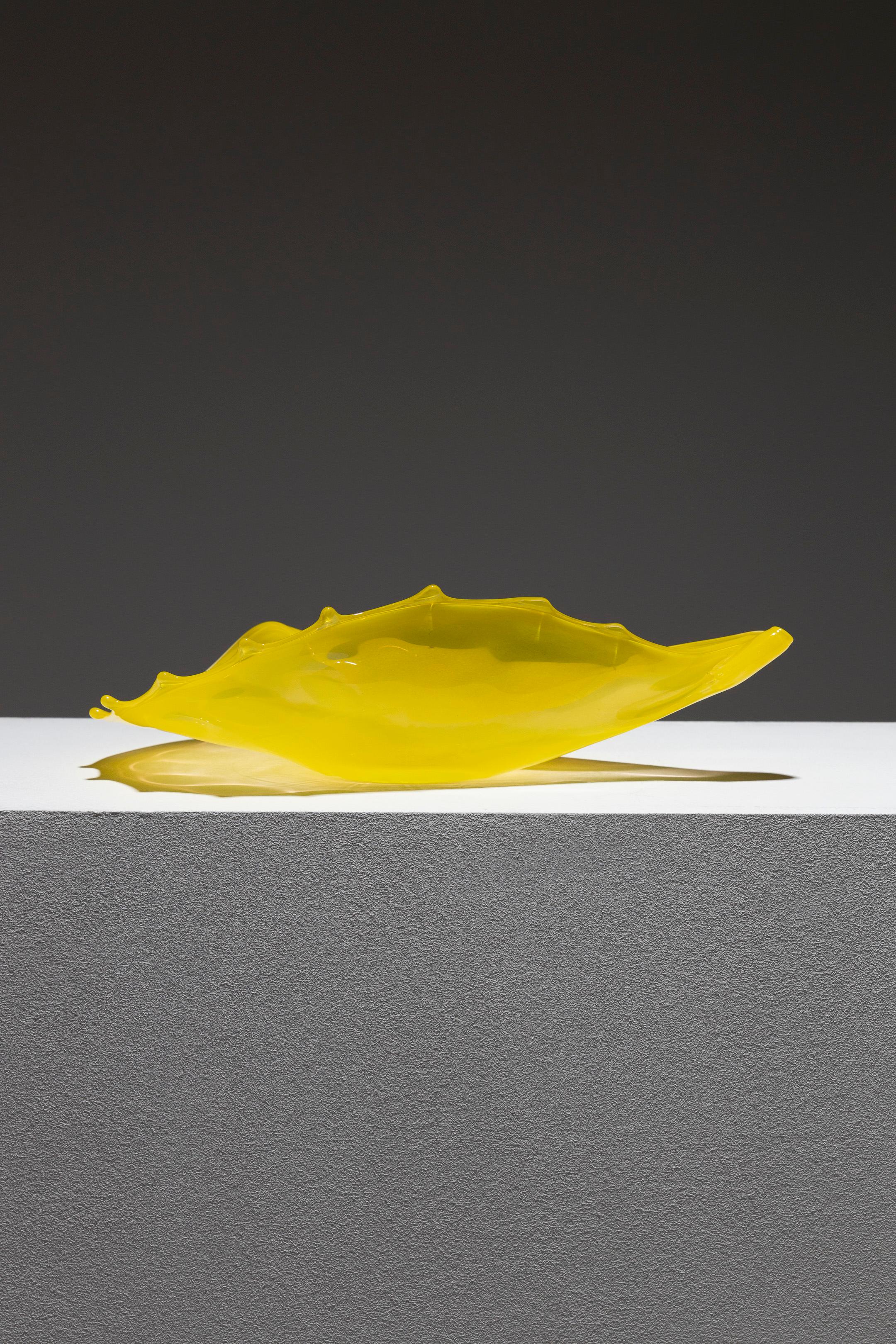 Cuenco de concha de cristal de Murano amarillo, Luigi Mellara, años 70 en Bueno estado para la venta en PARIS, FR
