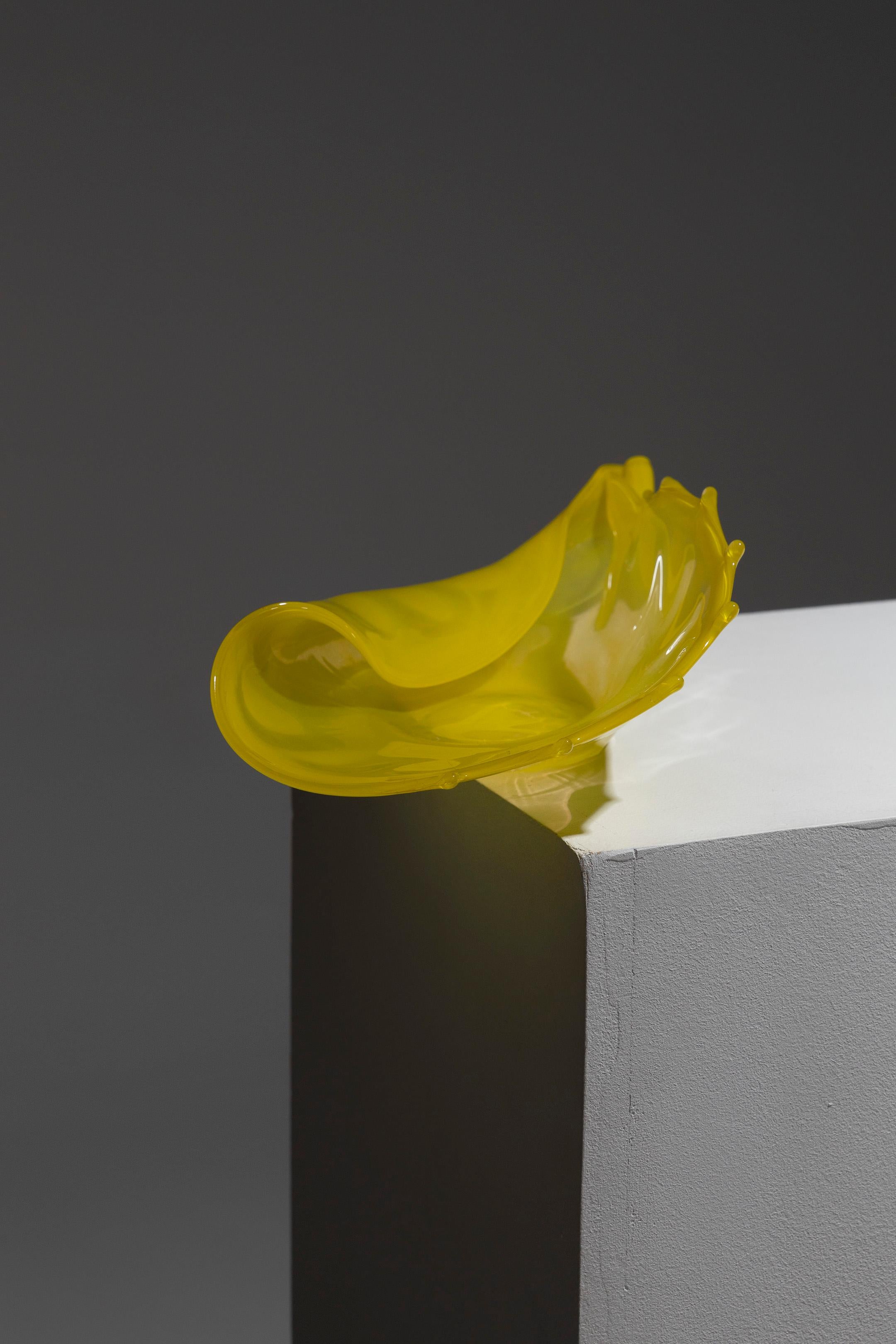 Cuenco de concha de cristal de Murano amarillo, Luigi Mellara, años 70 en venta 2