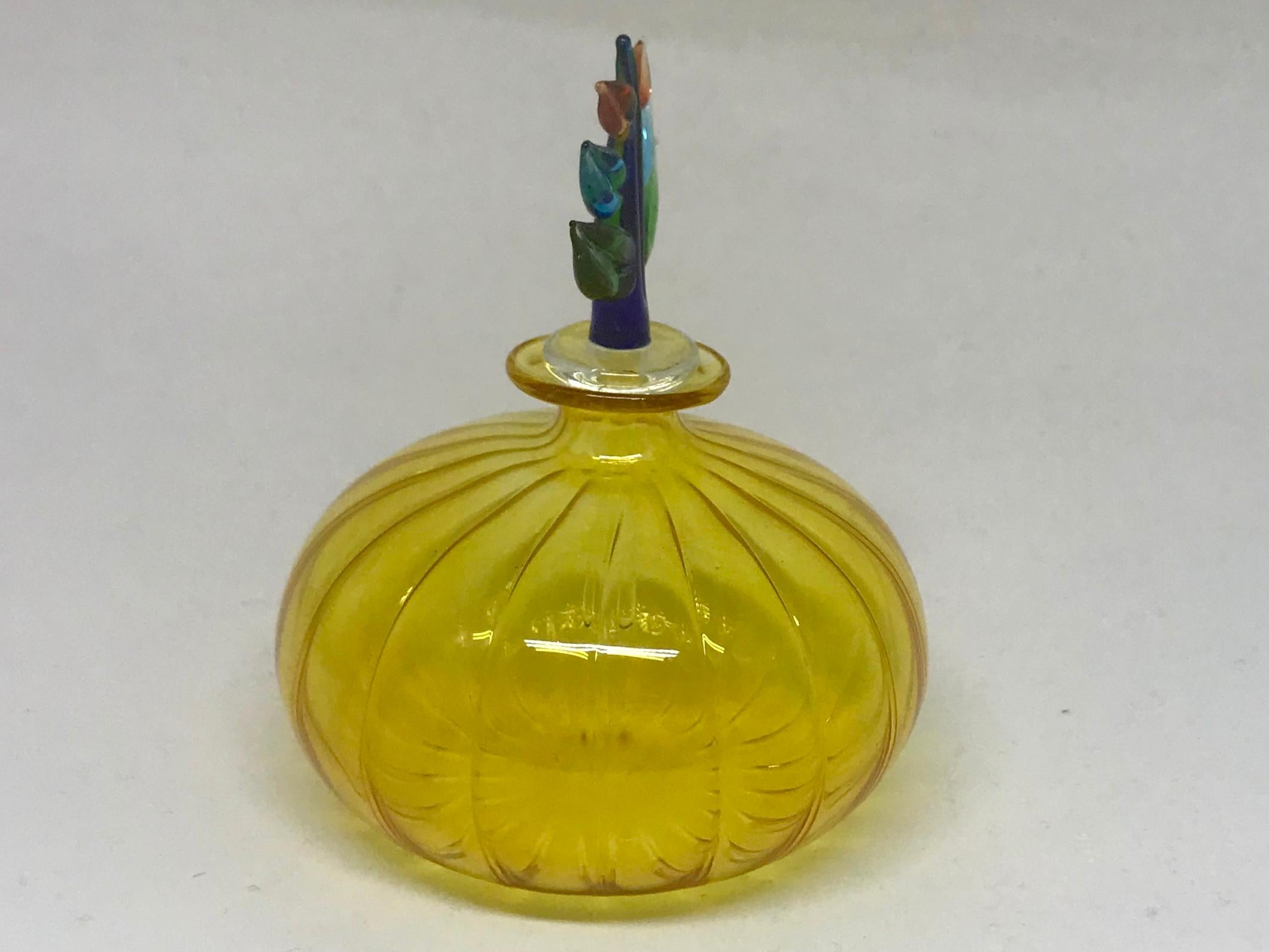MId-century yellow Murano perfume bottle. Rich yellow fluted Murano glass perfume bottle stopper / flacon., Italy, circa 1940's
Dimensions: 4