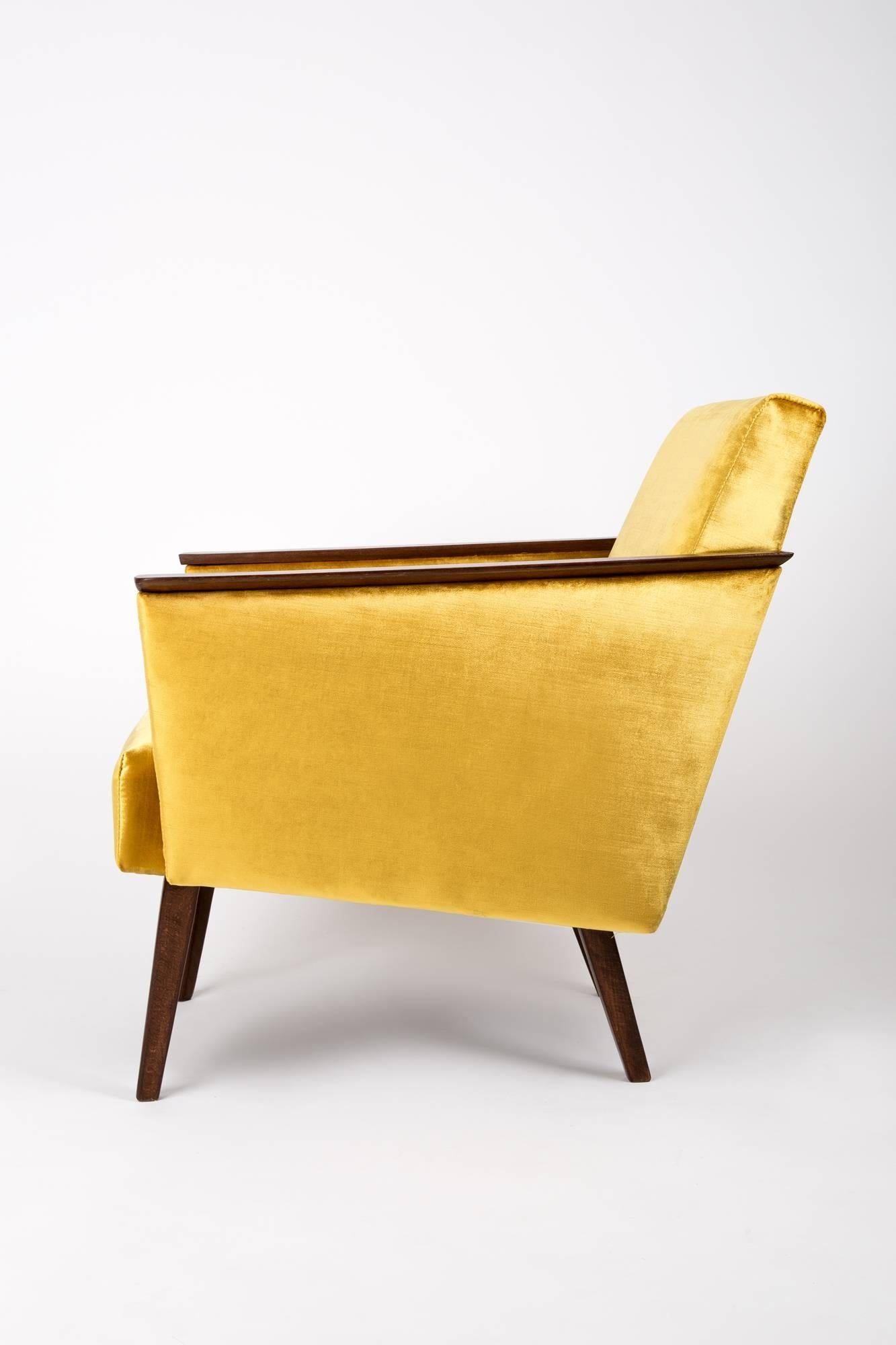 Mid Century Yellow Mustard Armchair, 1960s, DDR, Germany. In Excellent Condition For Sale In 05-080 Hornowek, PL