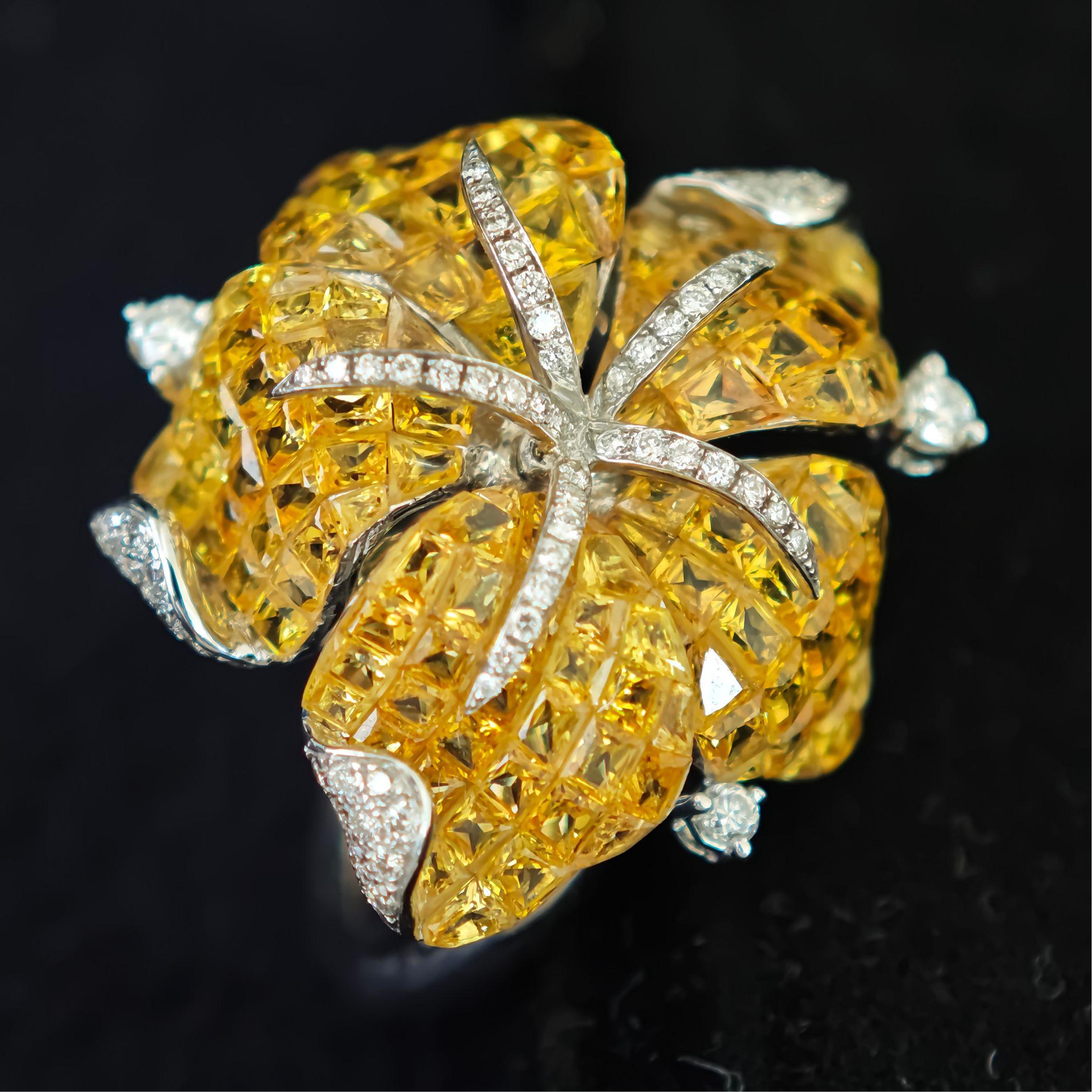 Bague fleur en saphir naturel jaune : accent en diamant naturel, or blanc 18K en vente 1