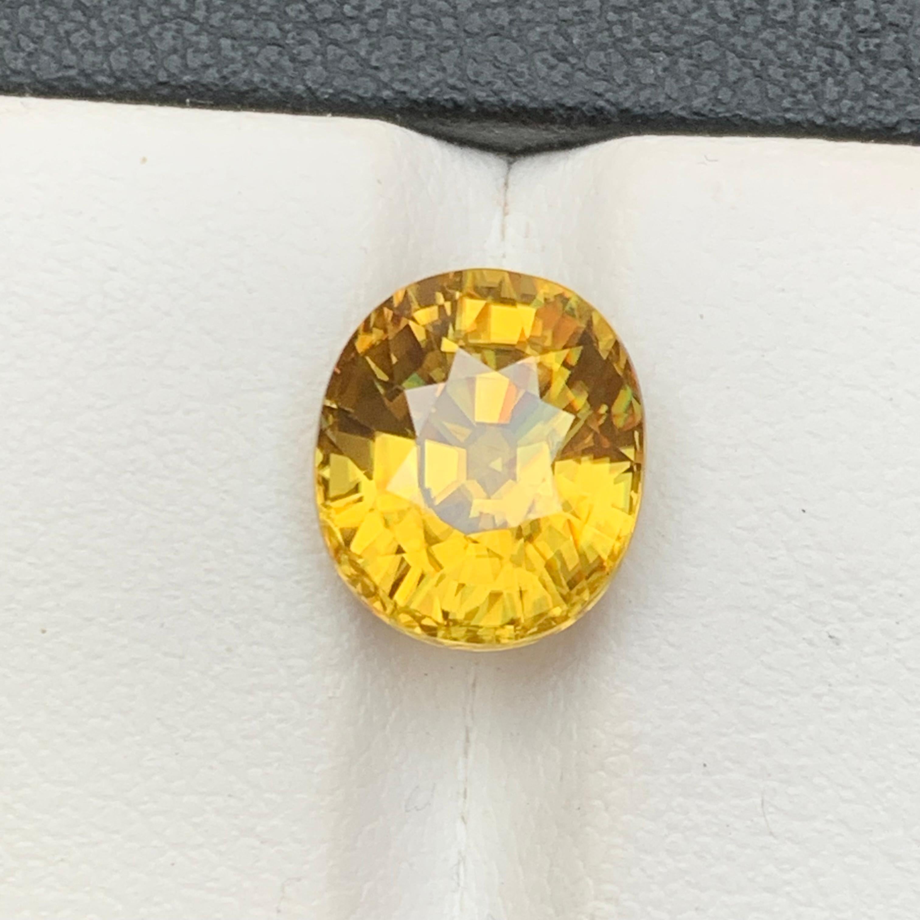 Anillo de Esfena Natural Amarilla (Titanita), Colgante Piedra Preciosa Suelta 5.10Ct Corte Cojín Contemporáneo en venta